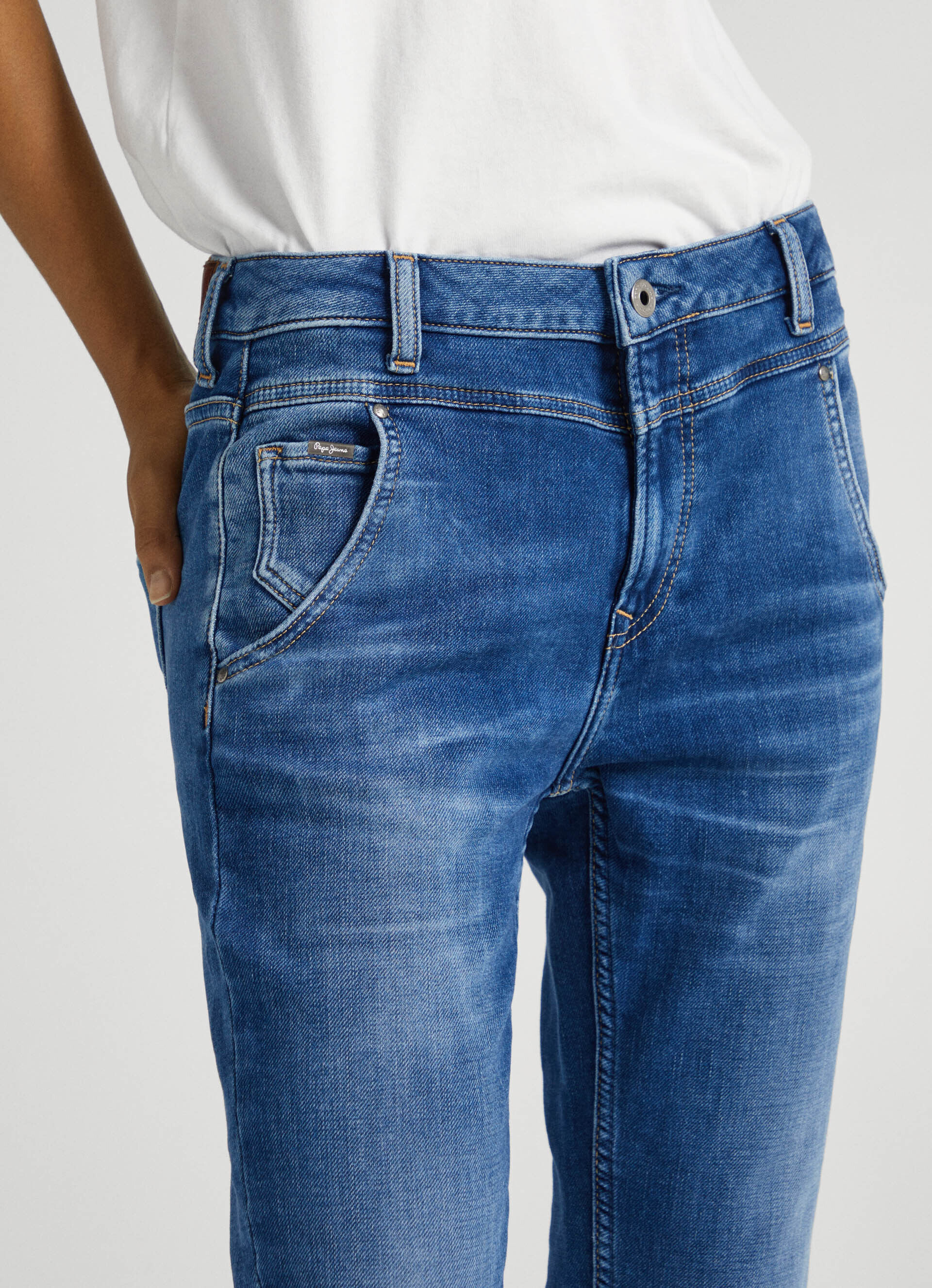 CALÇA JEANS CAREY FIT RELAXED DE CINTURA MÉDIA - jeans