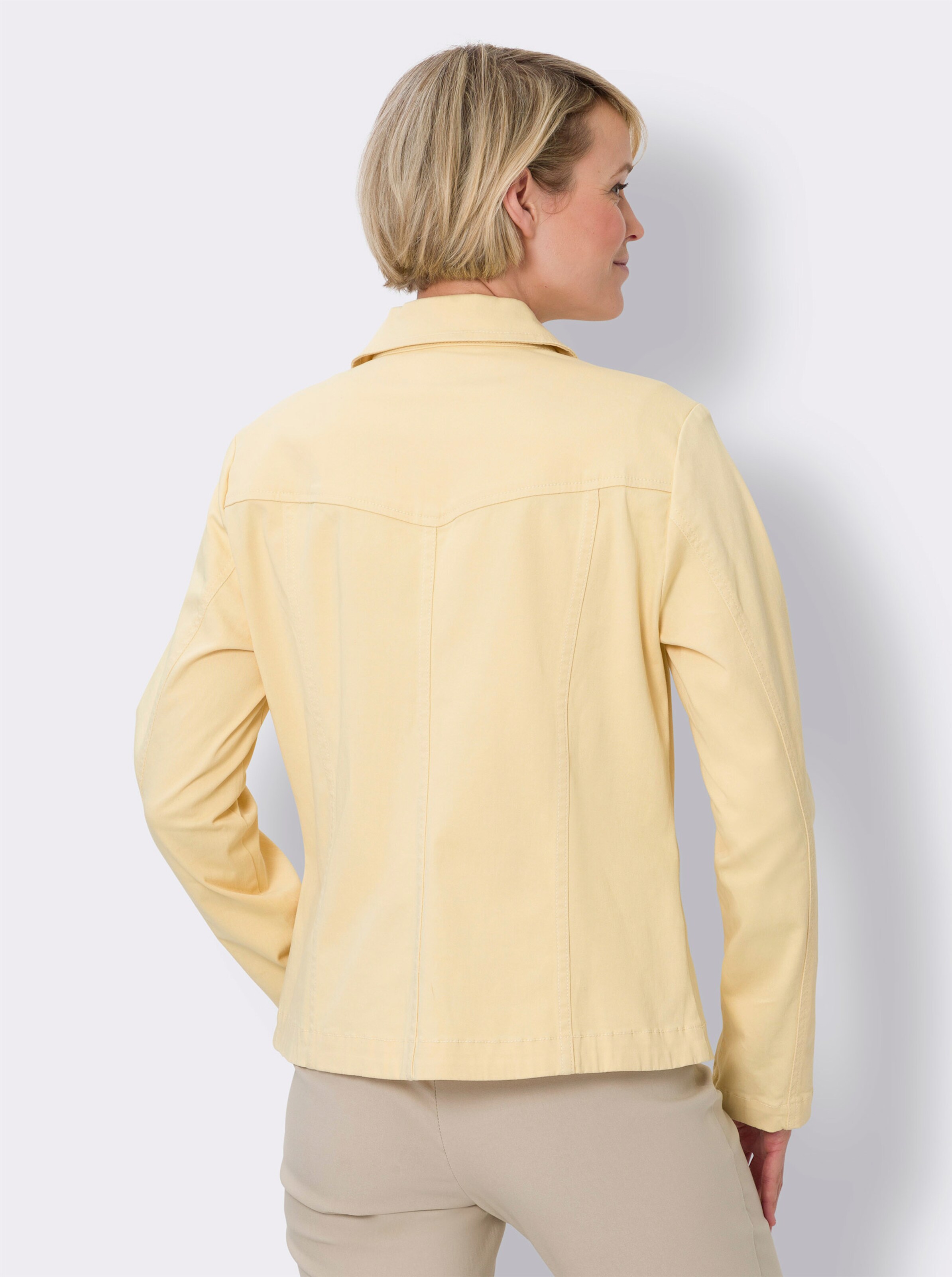 Jeansblazer in leicht taillierter Form