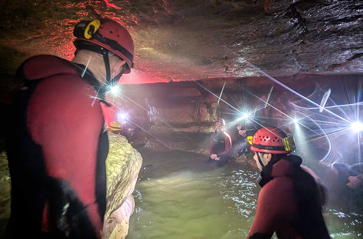 Höhlentrekking und Höhlentauchen in Grabenstetten schenken