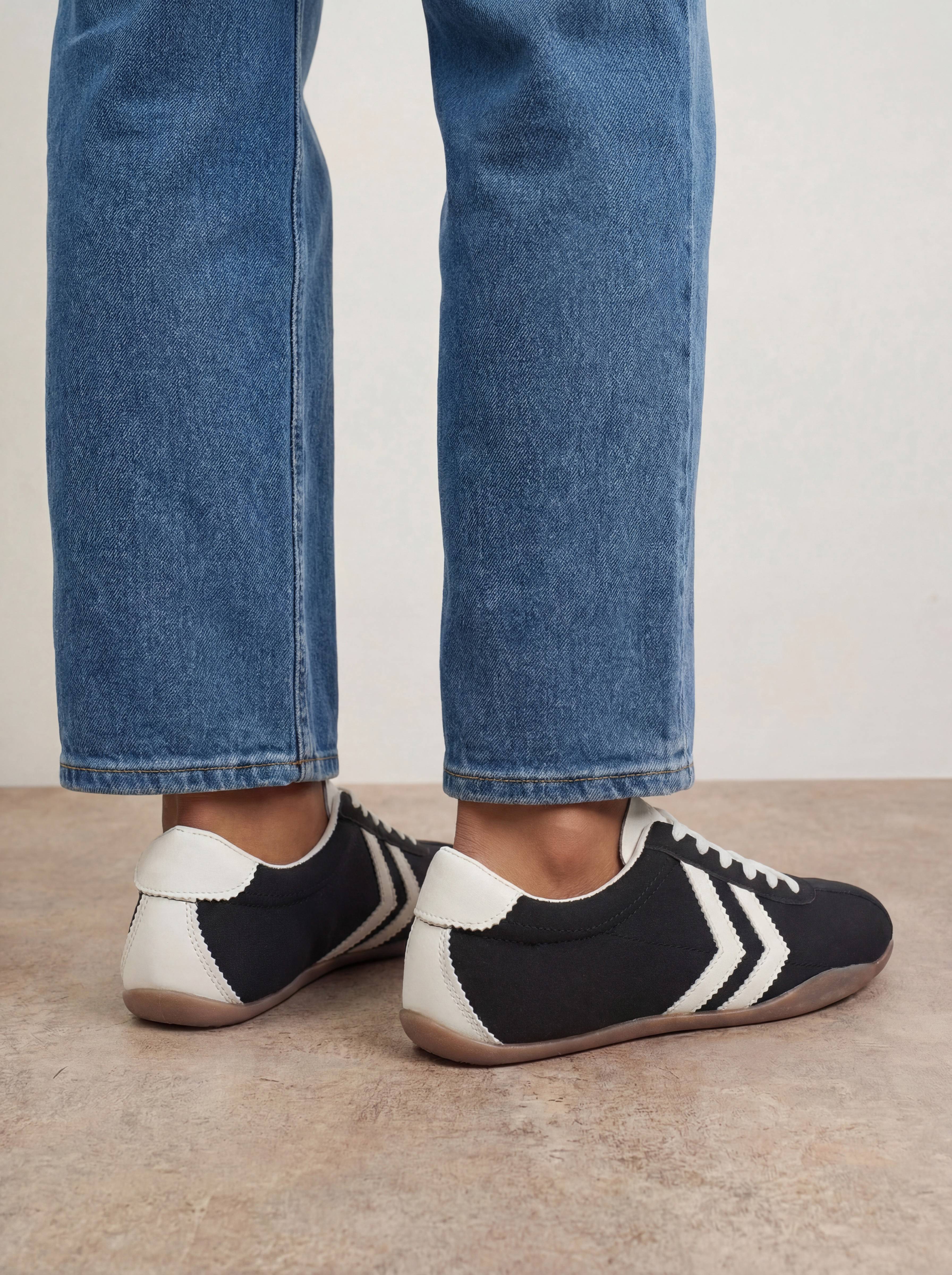 Oasis Baskets Riley À Lacets En Synthétique Avec Détails Contrastés
