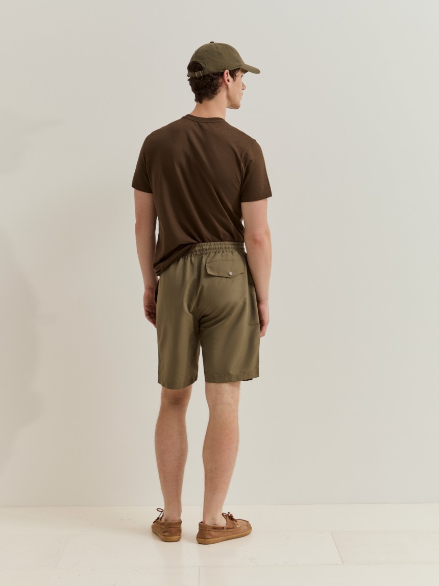 Calções com bolsos estilo cargo