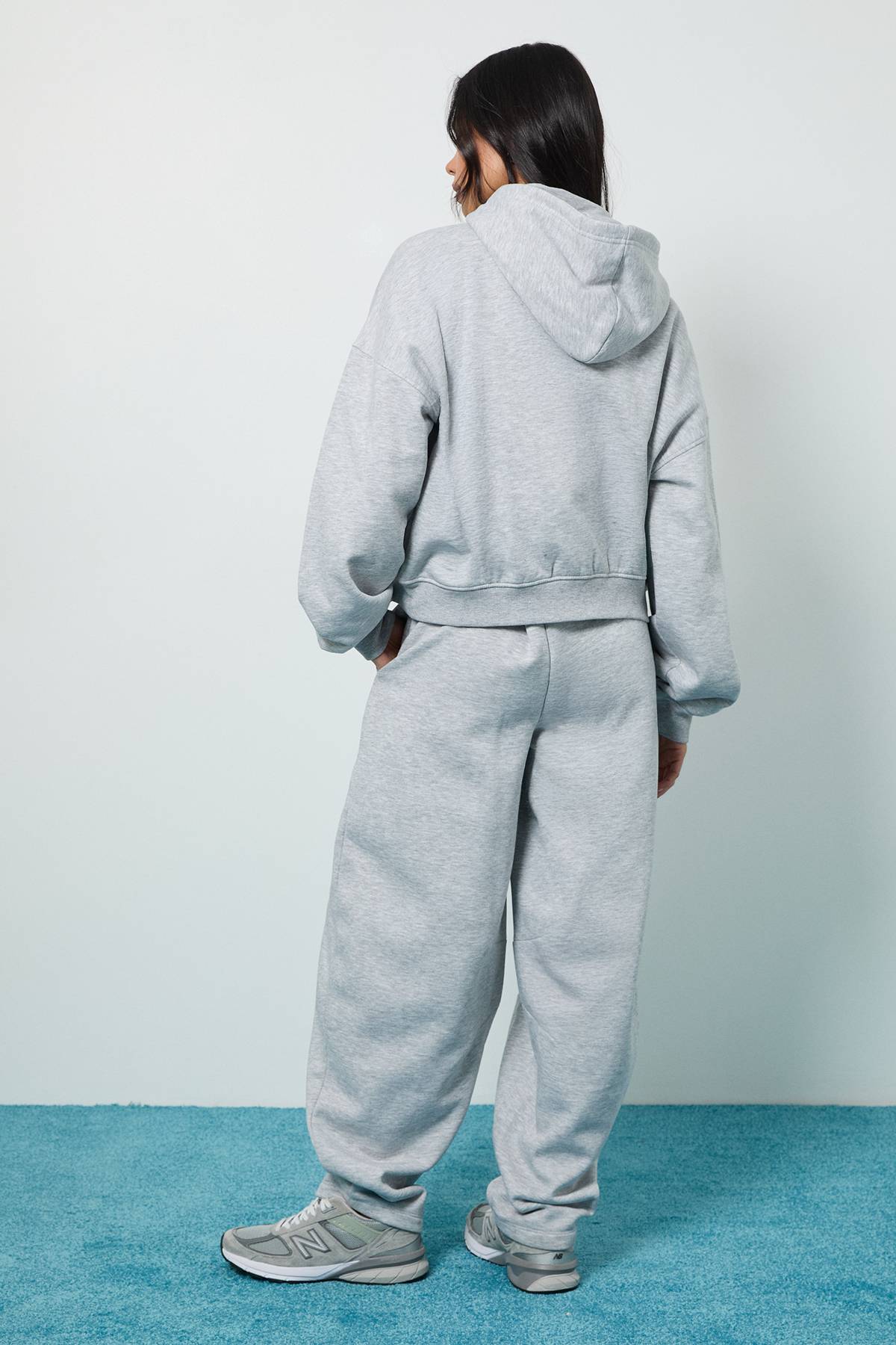 boohoo Ensemble de Survêtement Sweat à Casynthétiqueche Court et Jogging à Jambes Évasées
