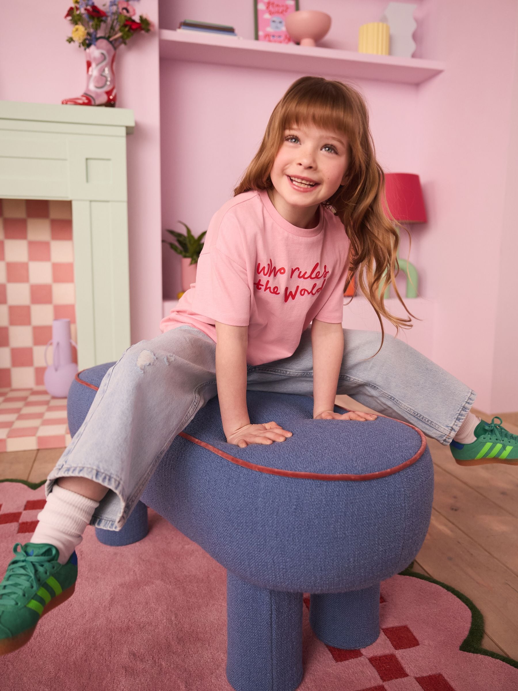 Eleanor Bowmer roze 'Who Rules the World' 100% katoenen T-shirt voor kinderen