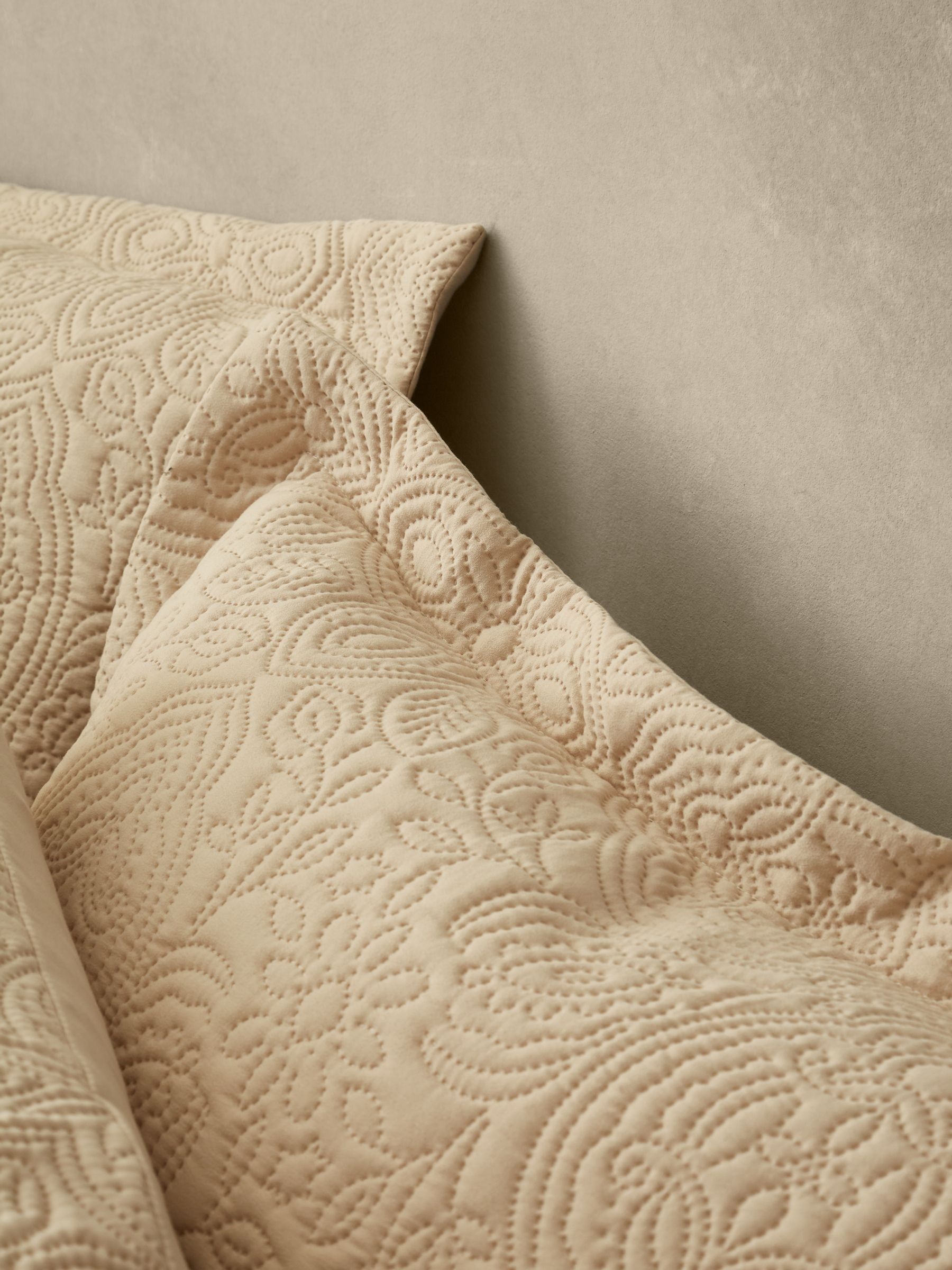 Pineapple Elephant Casablanca Pinsonic Pillowsham Pair