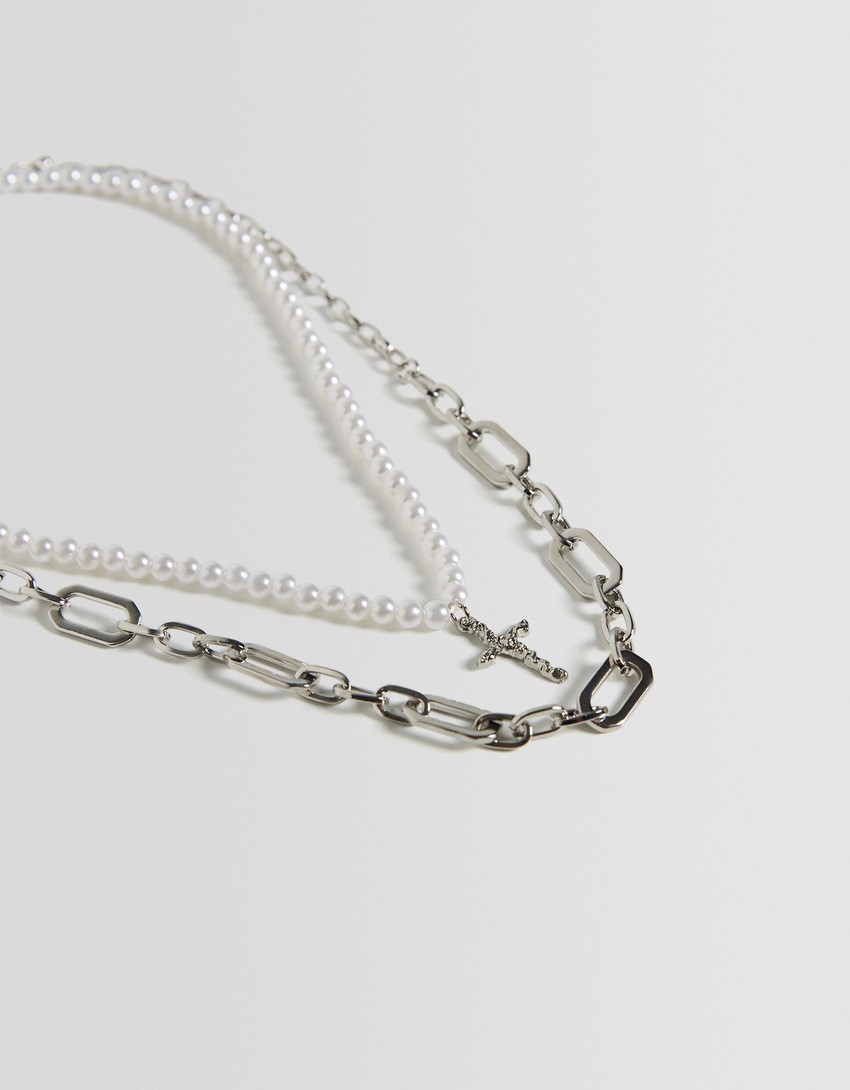 Conjunto de 2 colares de pérolas com cruz