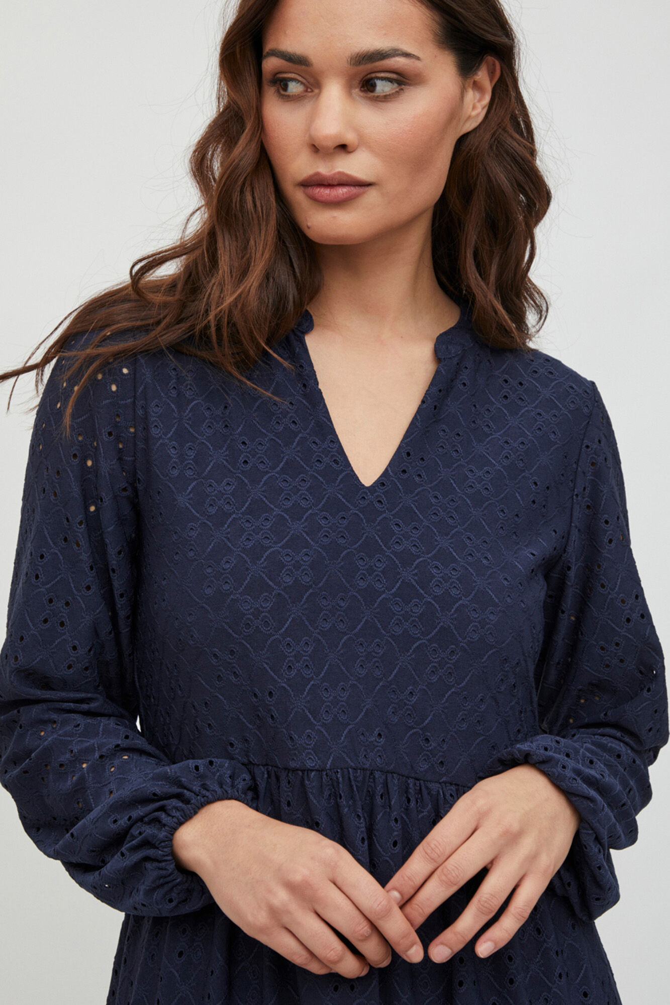 Vestido curto bordado - Azul marinho