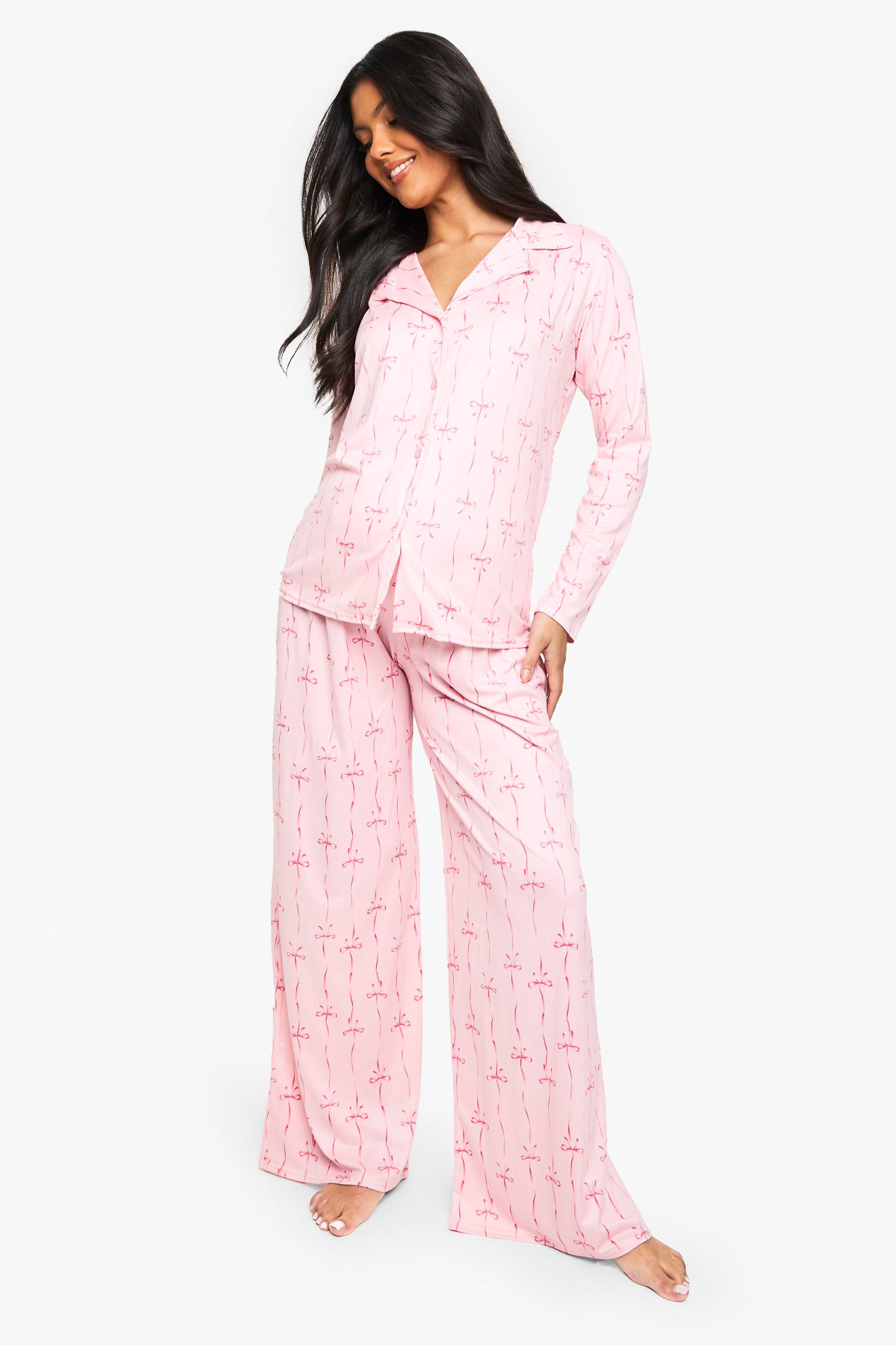 boohoo CHEMISE DE MATERNITÉ À MANCHES COURTES À IMPRIMÉ NŒUD PAPILLON ROSE ET SHORT