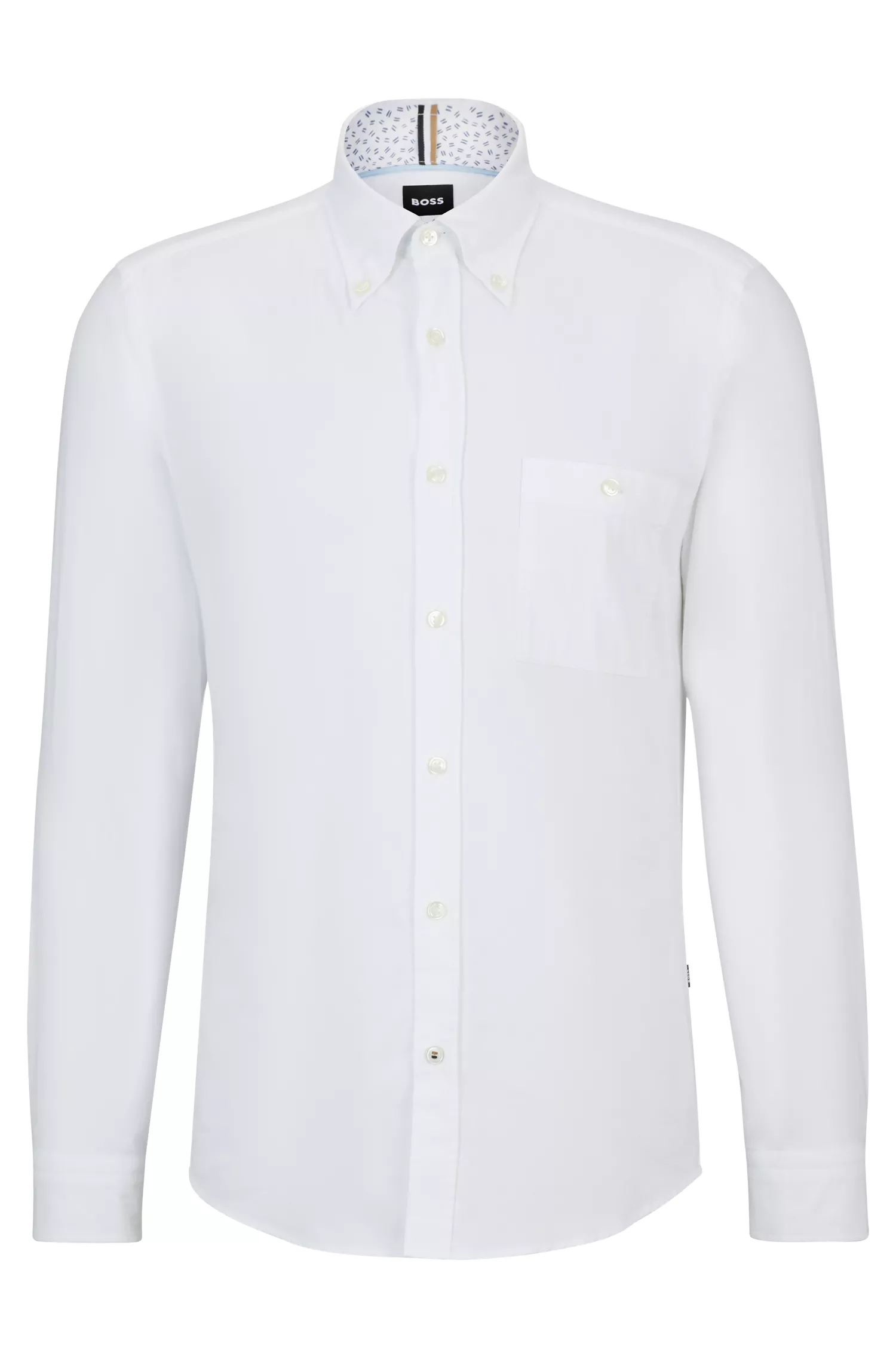 Camisa BOSS preta de corte slim em algodão Oxford com gola abotoada.