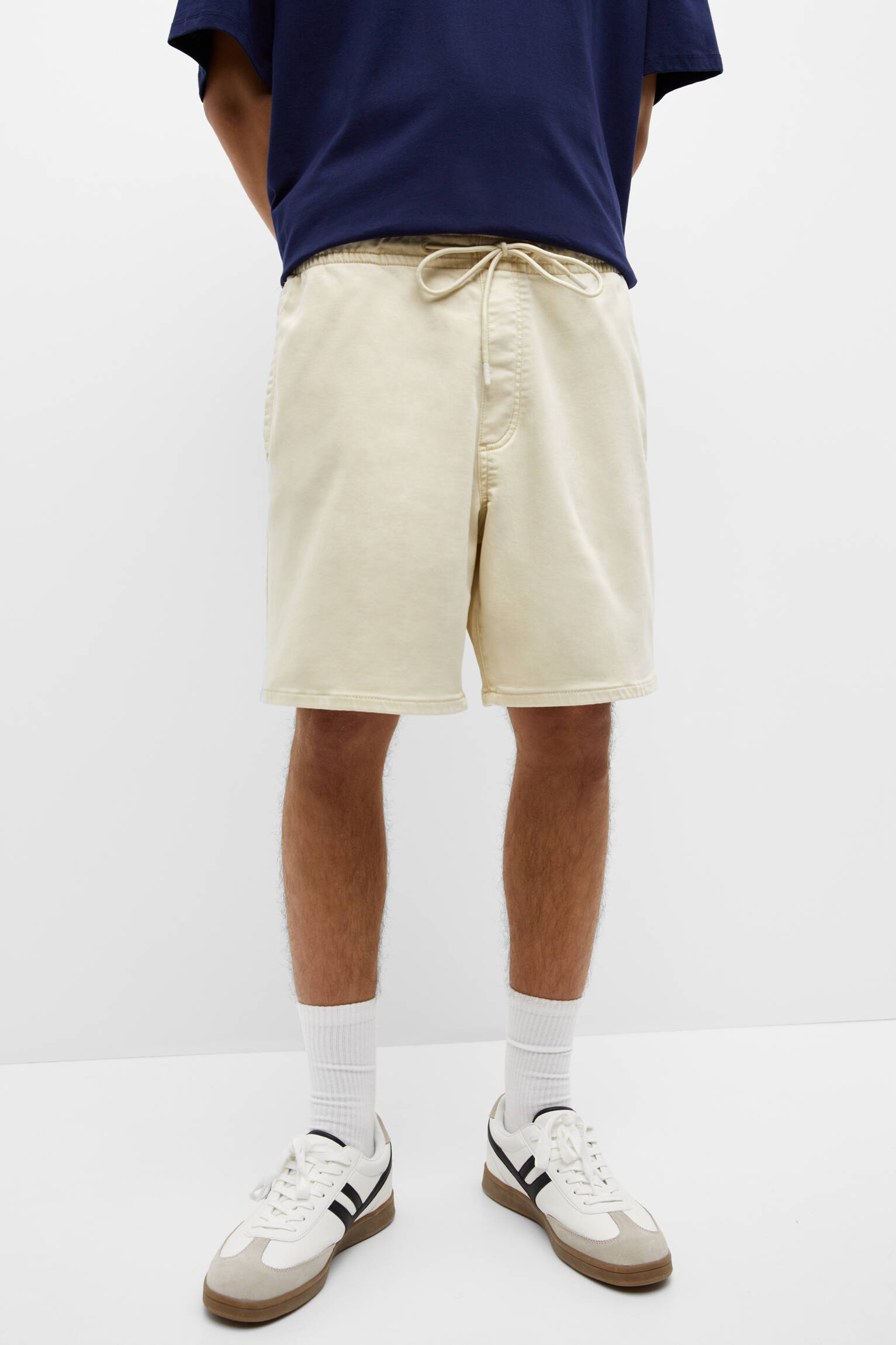 Bermuda jogger básica de malha macia - Cru
