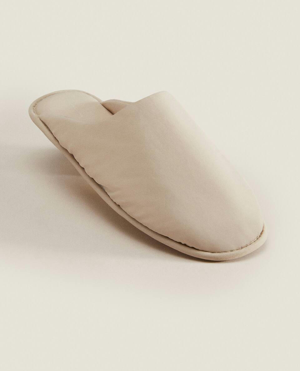 Chinelo mule em material técnico