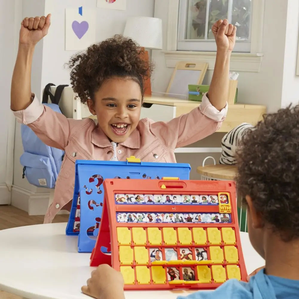Wer ist es? Rate Spiel Gesellschaftsspiel für Familien / Kinder (F6105100) - Blau / Rot