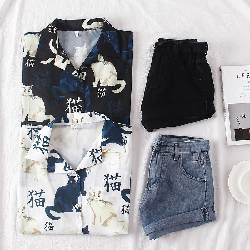 Baage - Blouse met korte mouwen en kattenprint / Omgeslagen denim shorts
