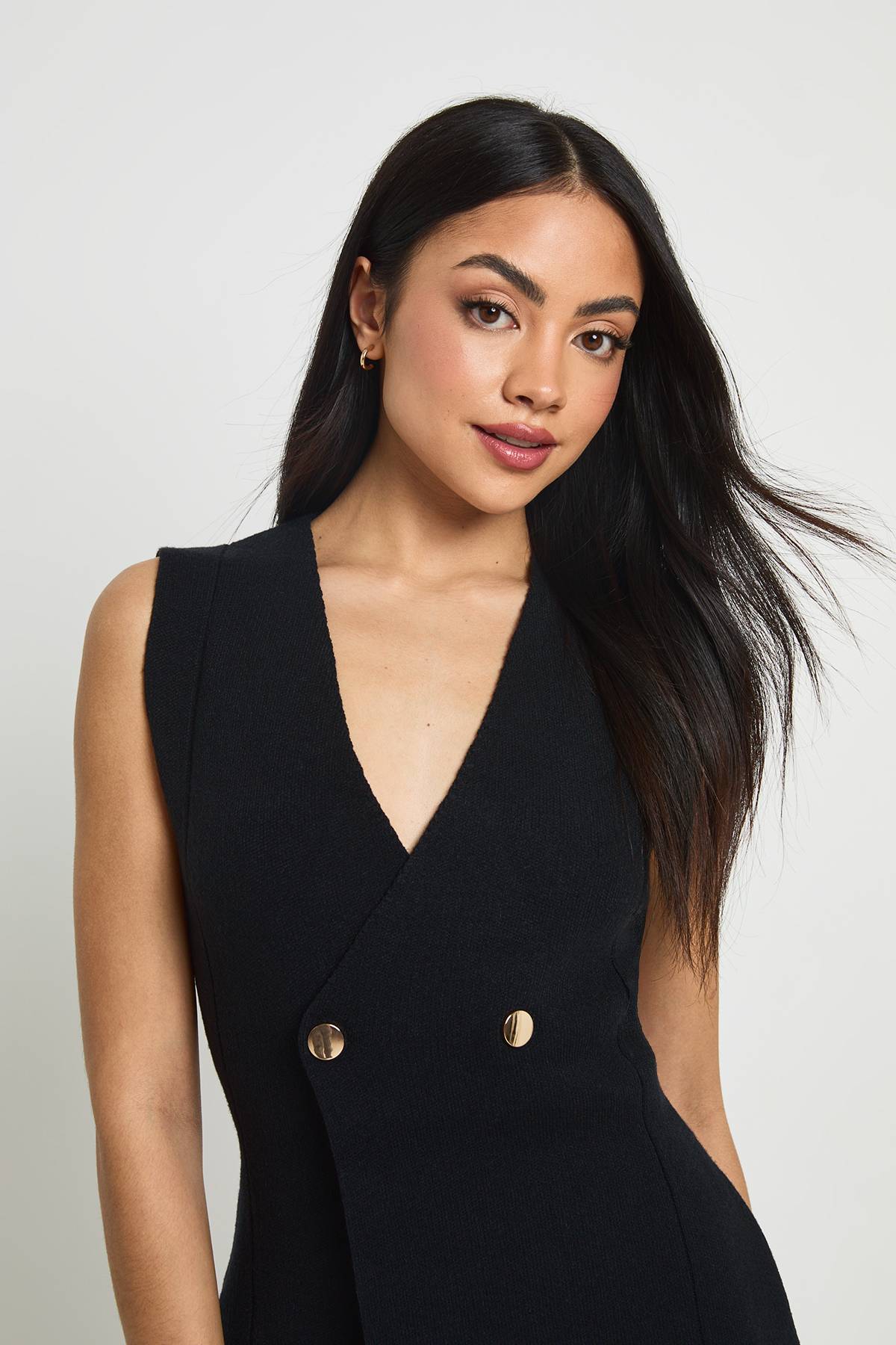 boohoo Robe Mini Tricotée À Manches Courtes Avec Boutons Dorés