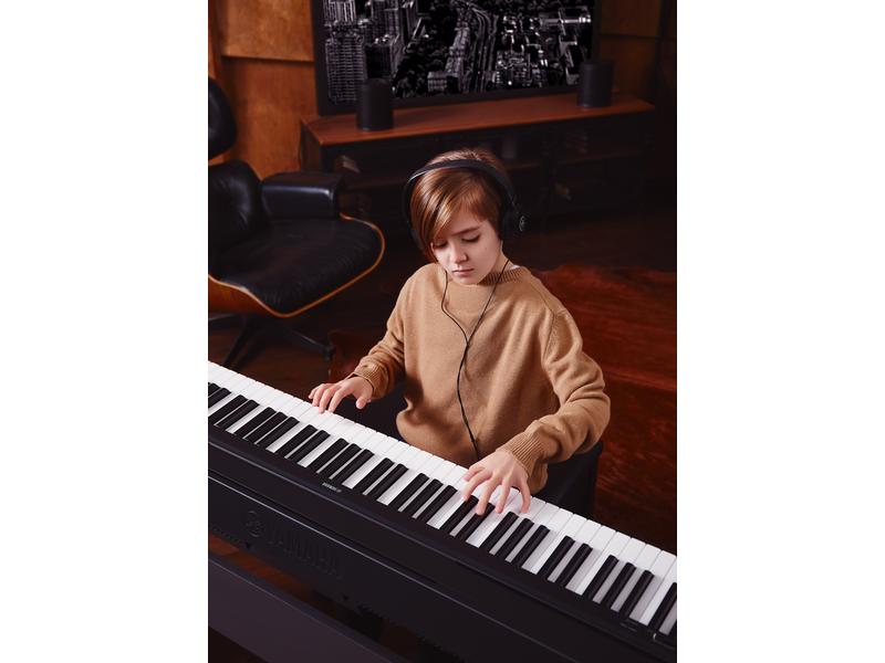 Yamaha E-Piano P-45B Schwarz Authentisches E-Piano mit natürlichem Spielgefühl
