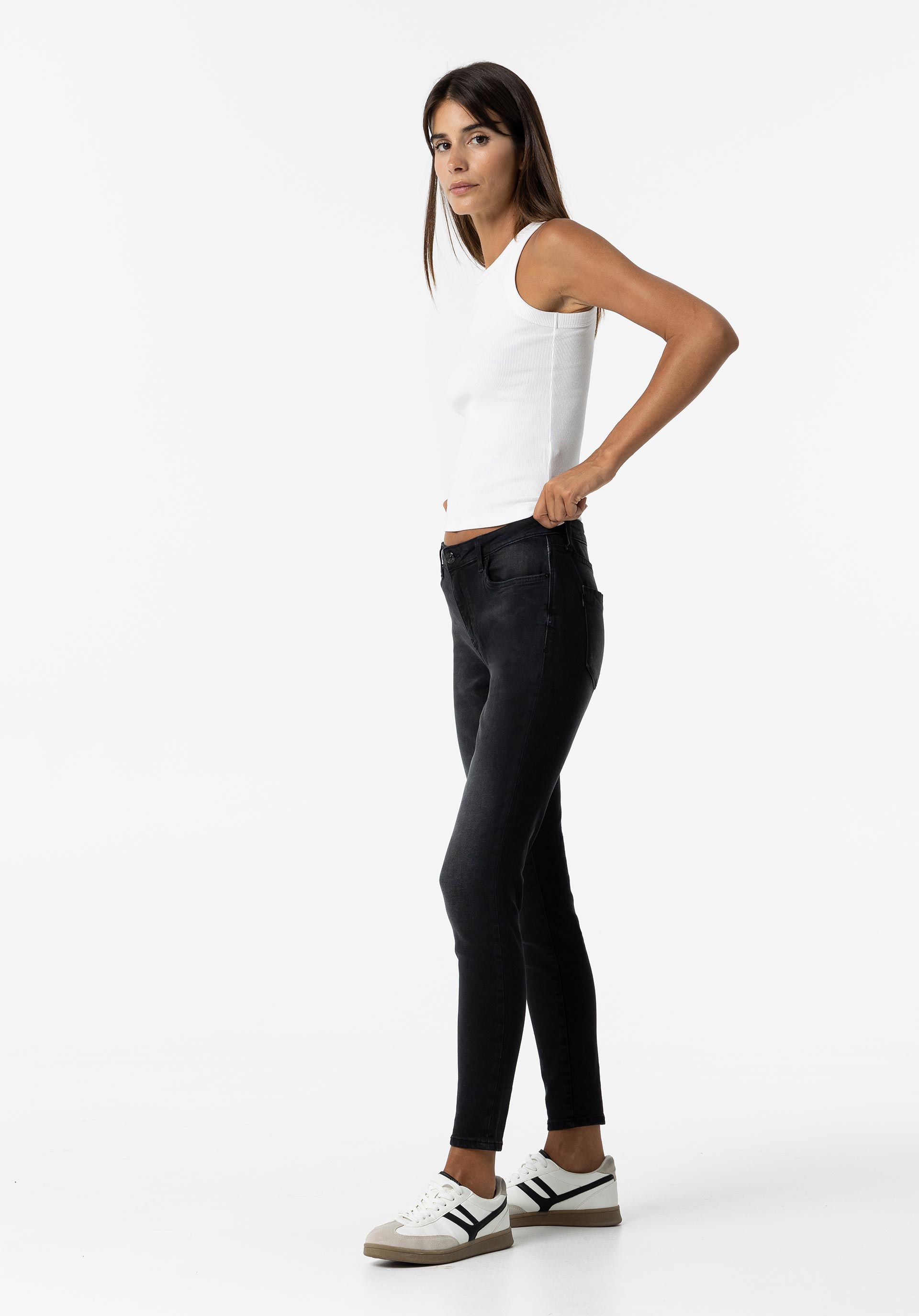 Jeans Vicky Skinny Cintura Média
