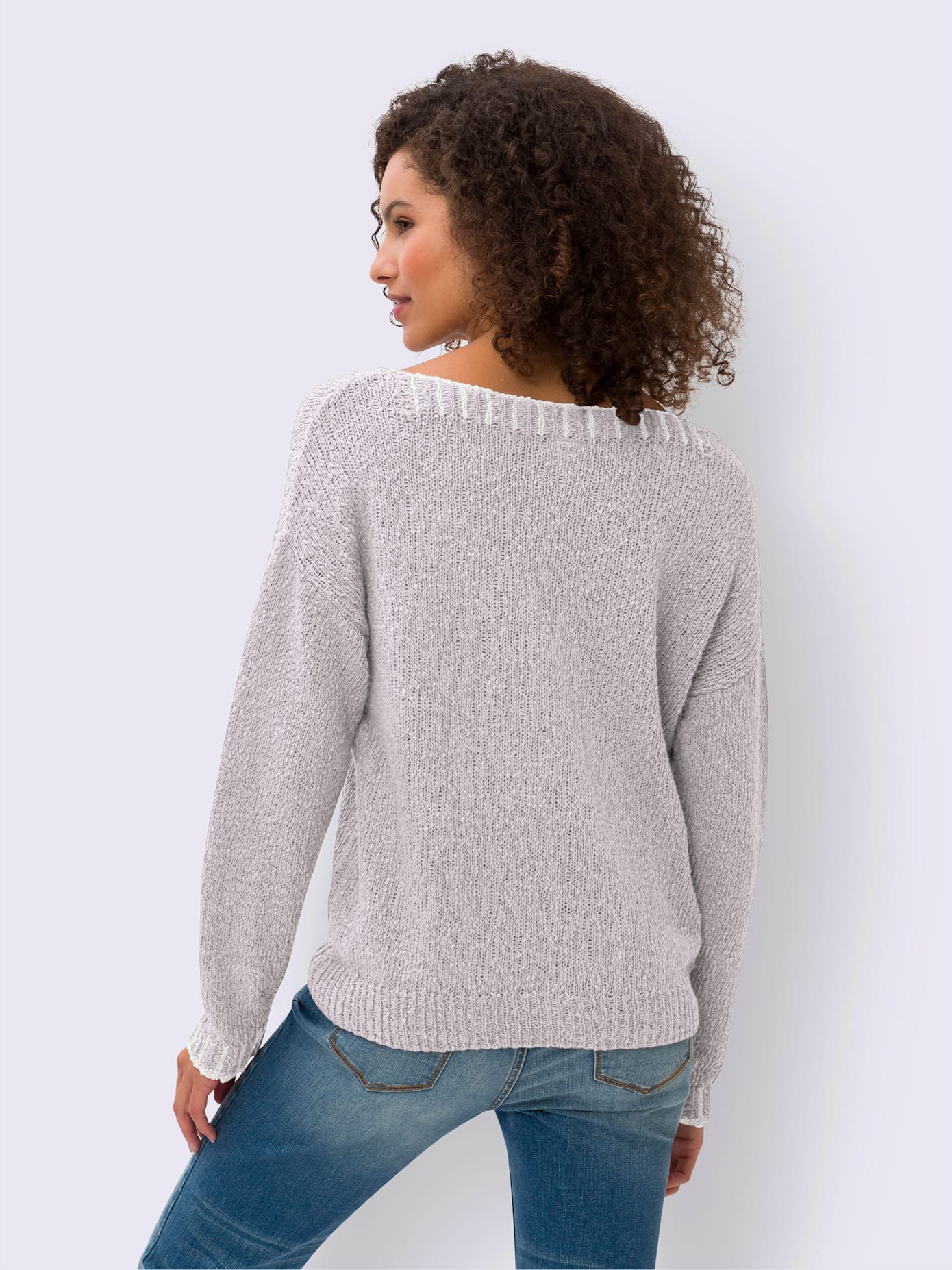Pull détails contrastés