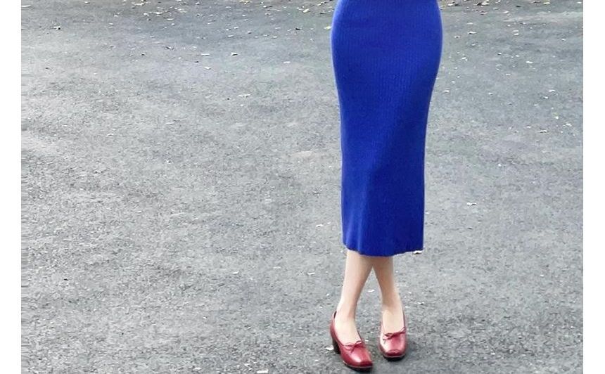 closetaine - V-hals gebreide midi bodyconjurk