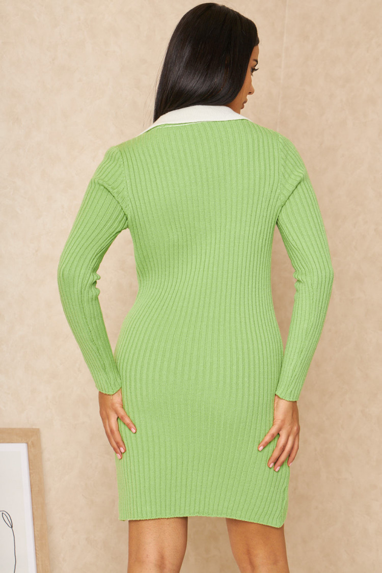 Robe pull verte en mailles à col rabat blanc