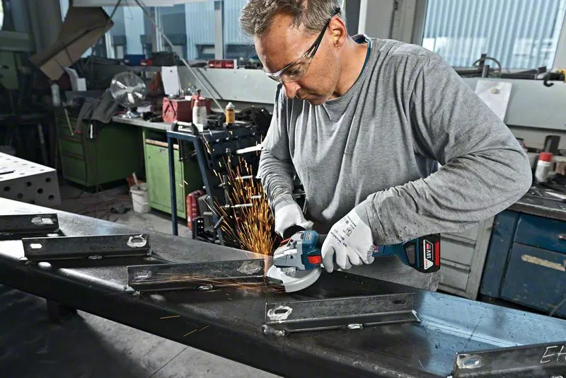 BOSCH COMBI-KIT 4 18V Tool: GSR 18V-110C + GDX 18V-210C + GWS 18V-10 + GBH 18V-24C + 1 4.0 AH battery (PROCORE) + 2 5.5 AH battery (PROCORE) + GAL 1880CV (L)PROFESSIONAL