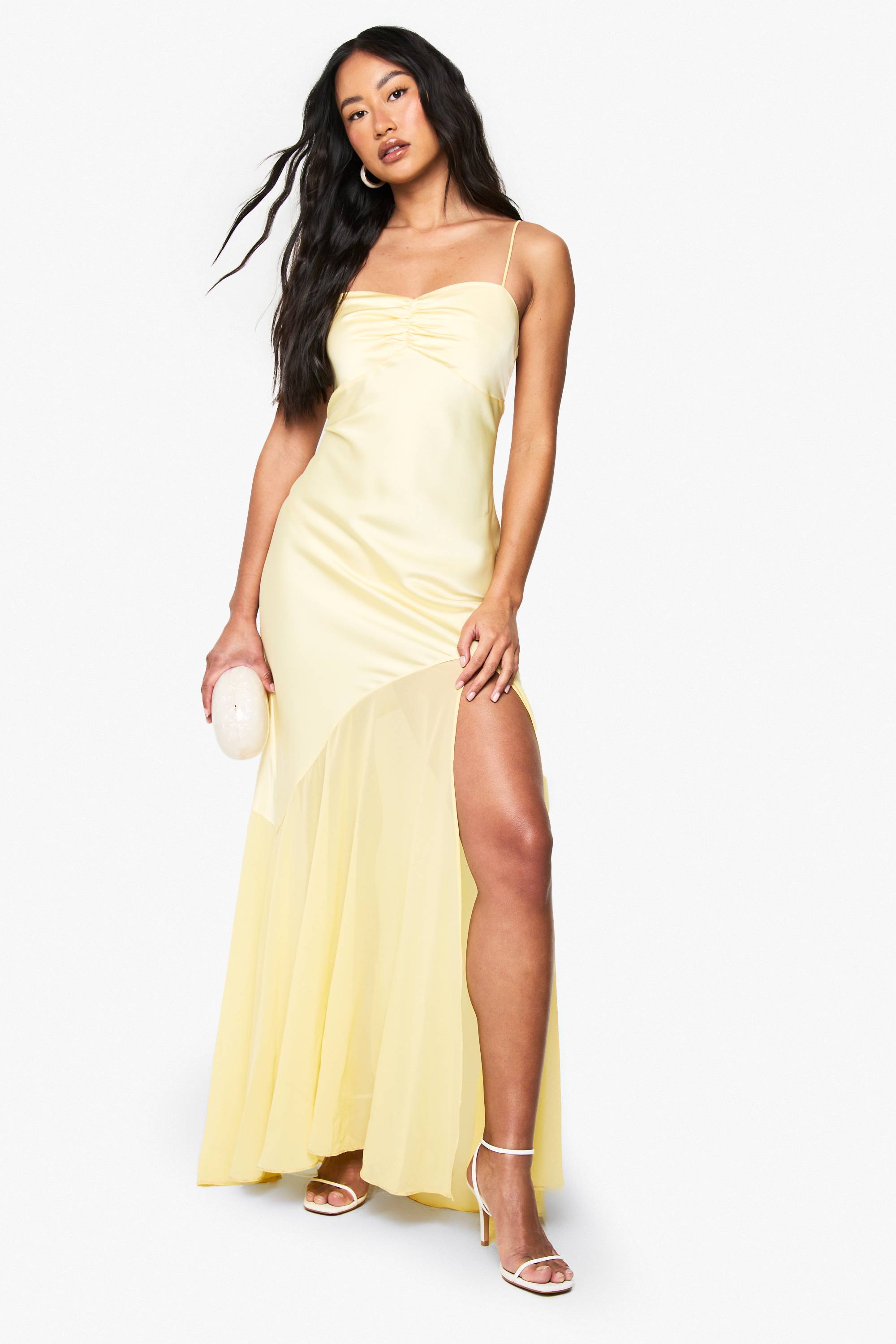 boohoo Robe maxi en satin et chiffon mélangés
