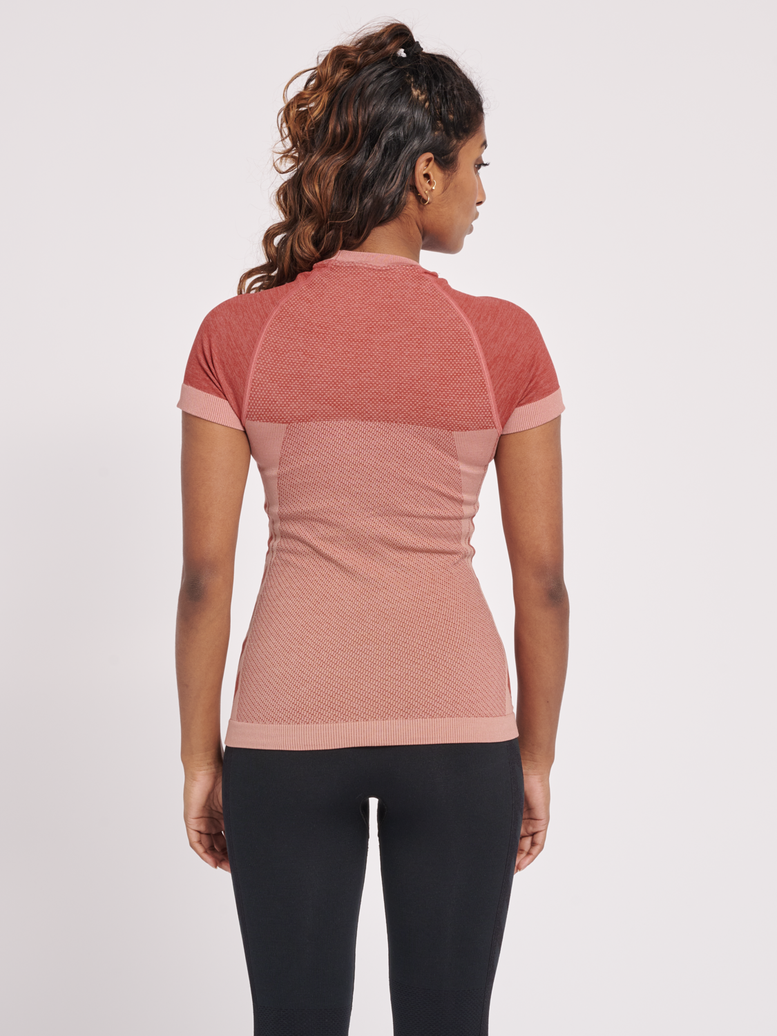 hmlCLEA SEAMLESS TIGHT T-SHIRT