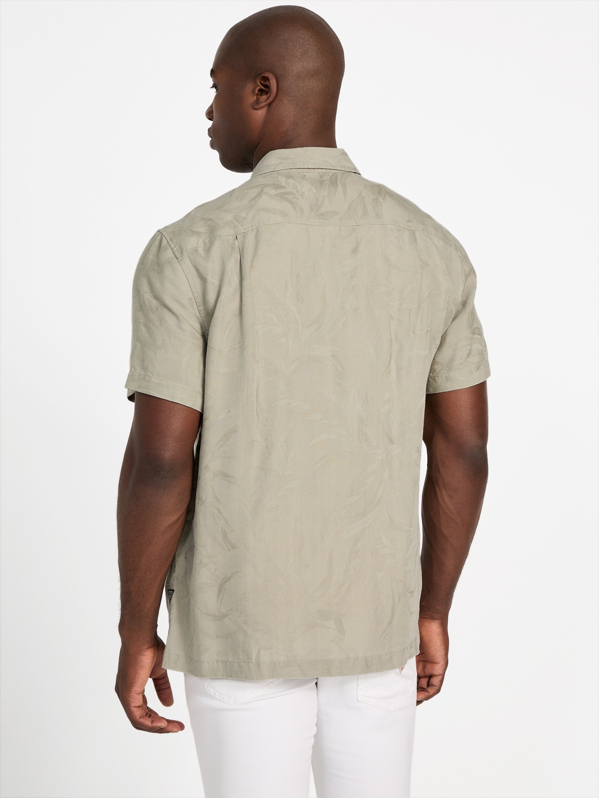 Camisa Eco Jacquard com Bolso e Estampa de Folhagens
