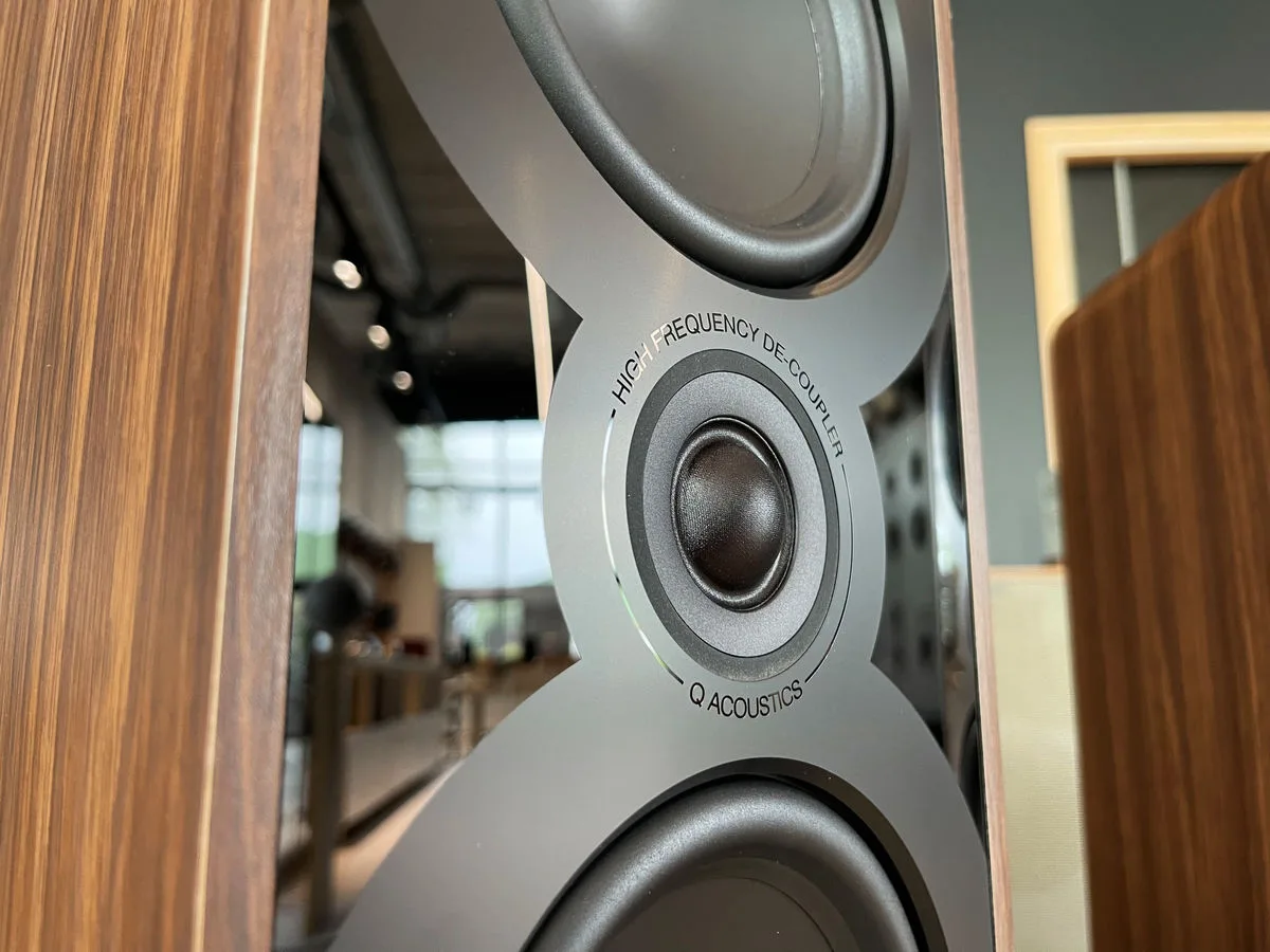 Q Acoustics 5040 Bois de rose (la paire) Enceintes colonne
