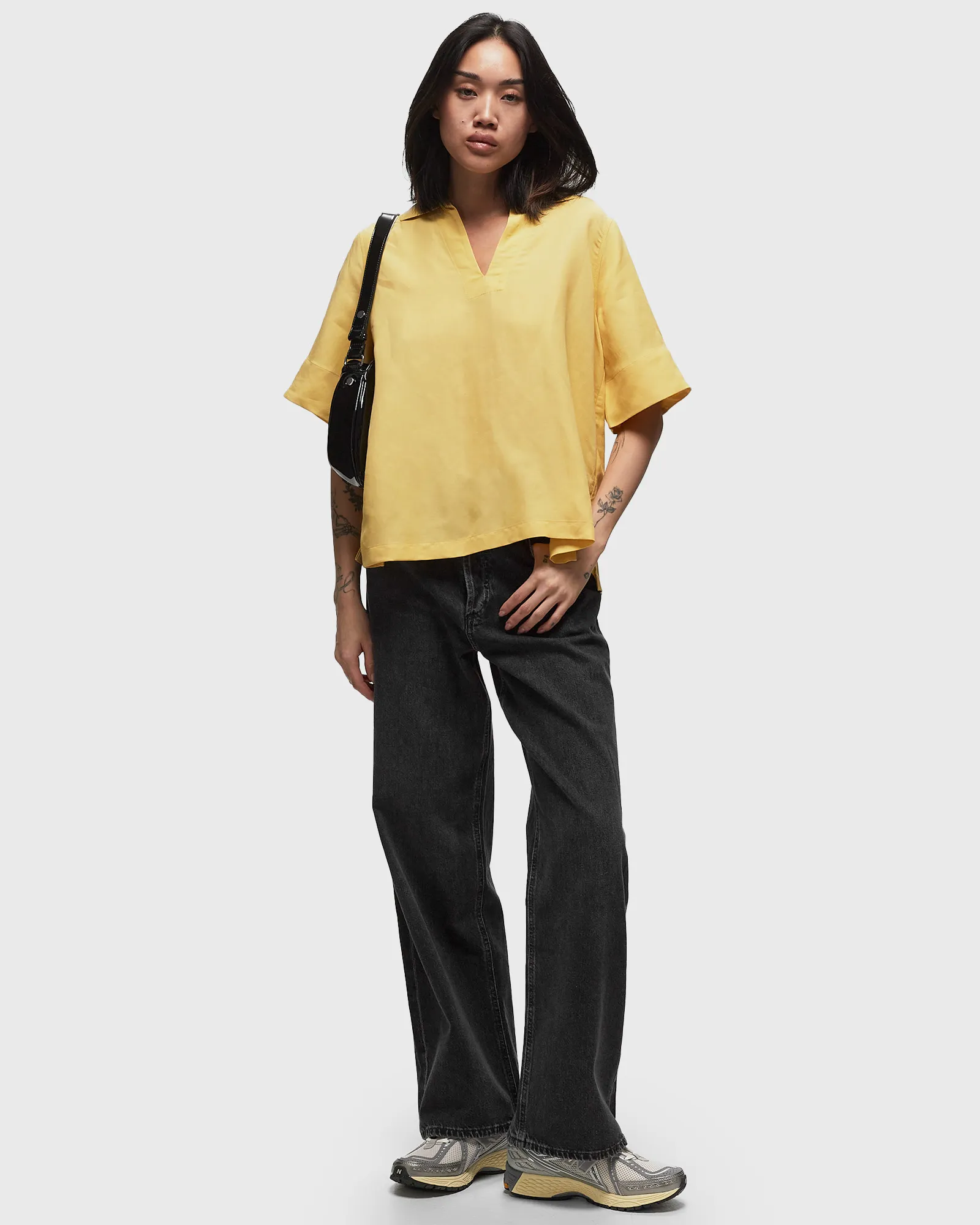 CLOSED SHORT SLEEVE TUNIC