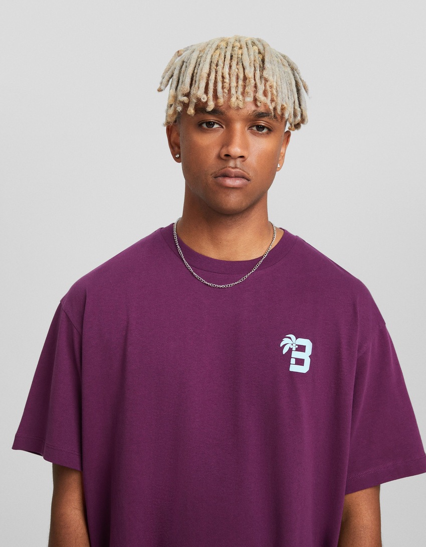 Camiseta de manga curta com estampa e modelagem quadrada