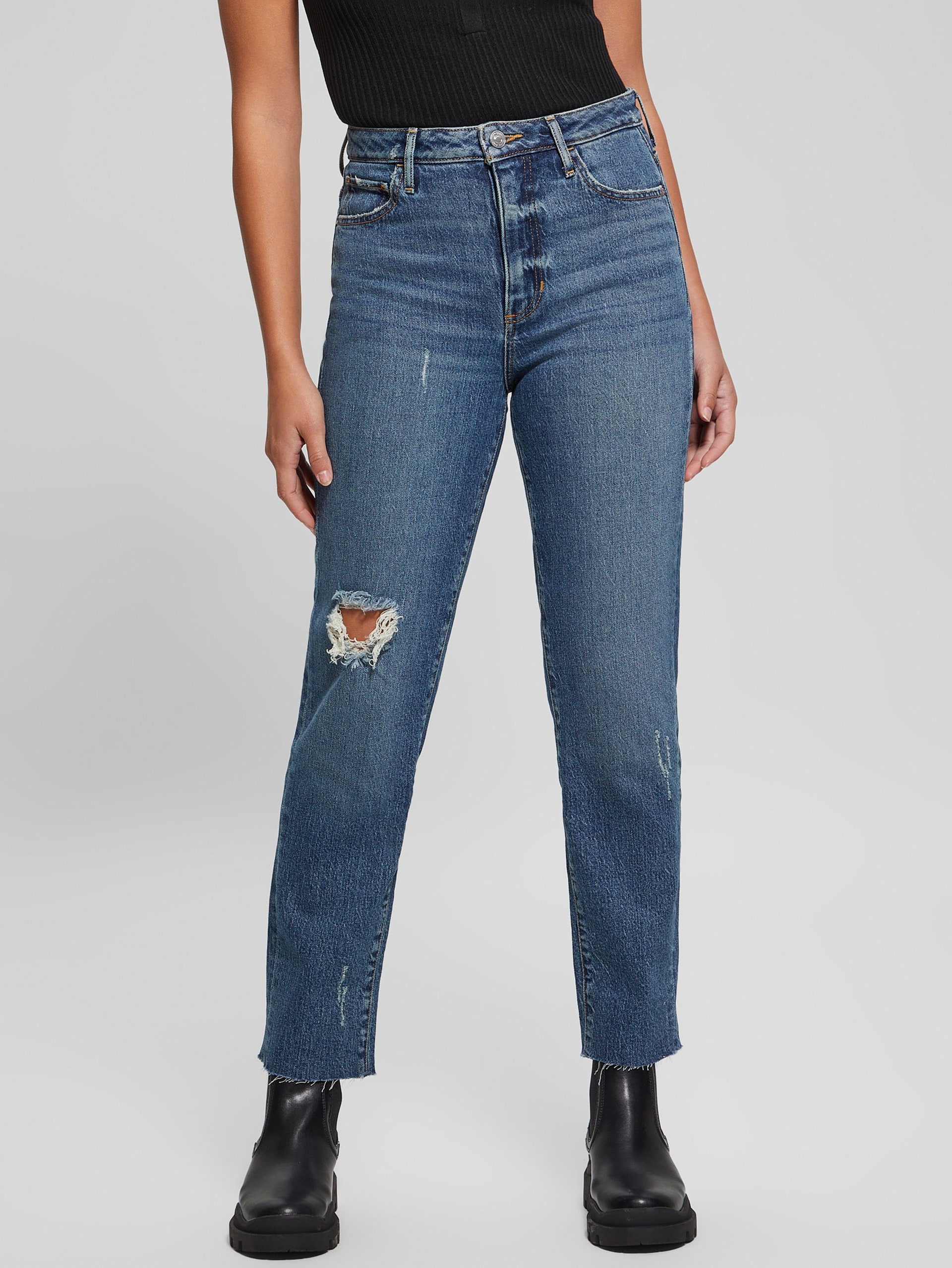 Calça jeans mom com efeito desgastado ecológico
