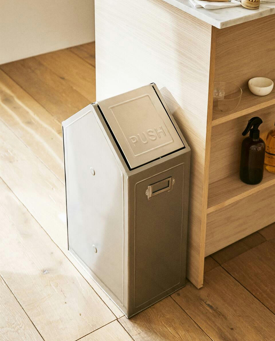 Cesto de lixo com tampa (20L)