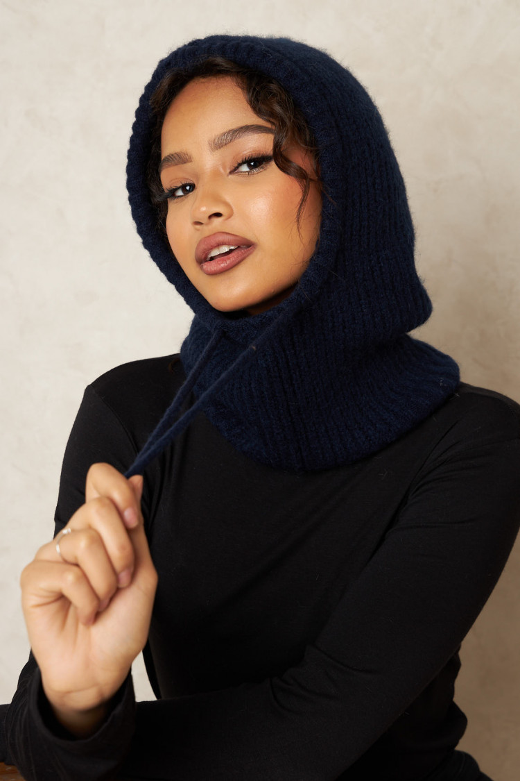Cagoule en laine bleu foncé