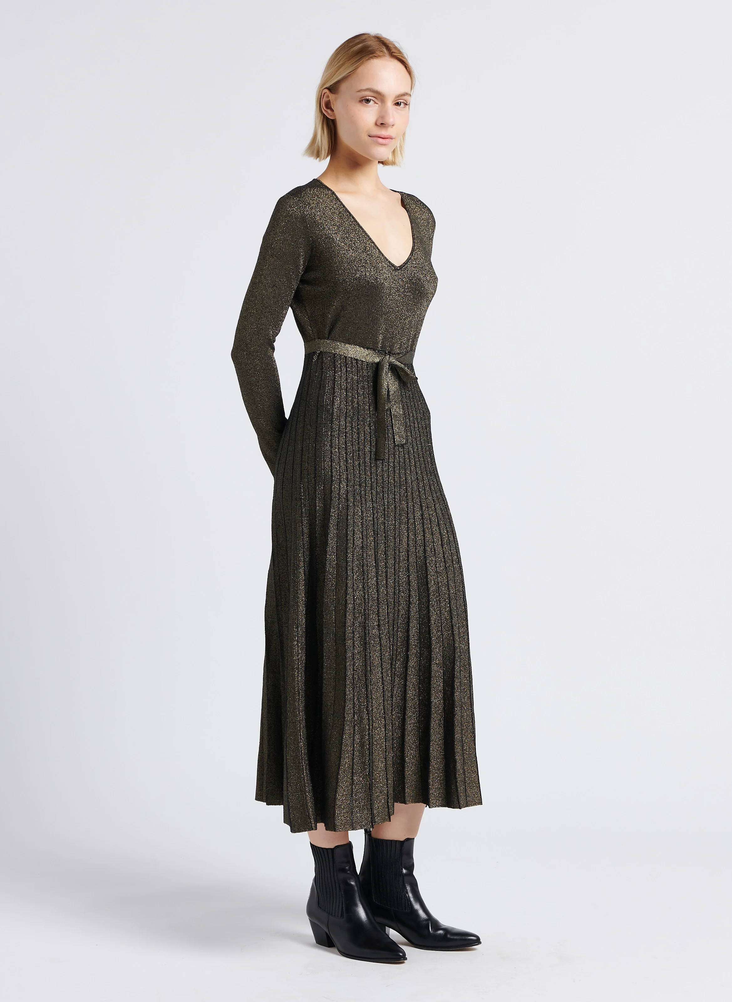Robe ajustée encolure V | Noir