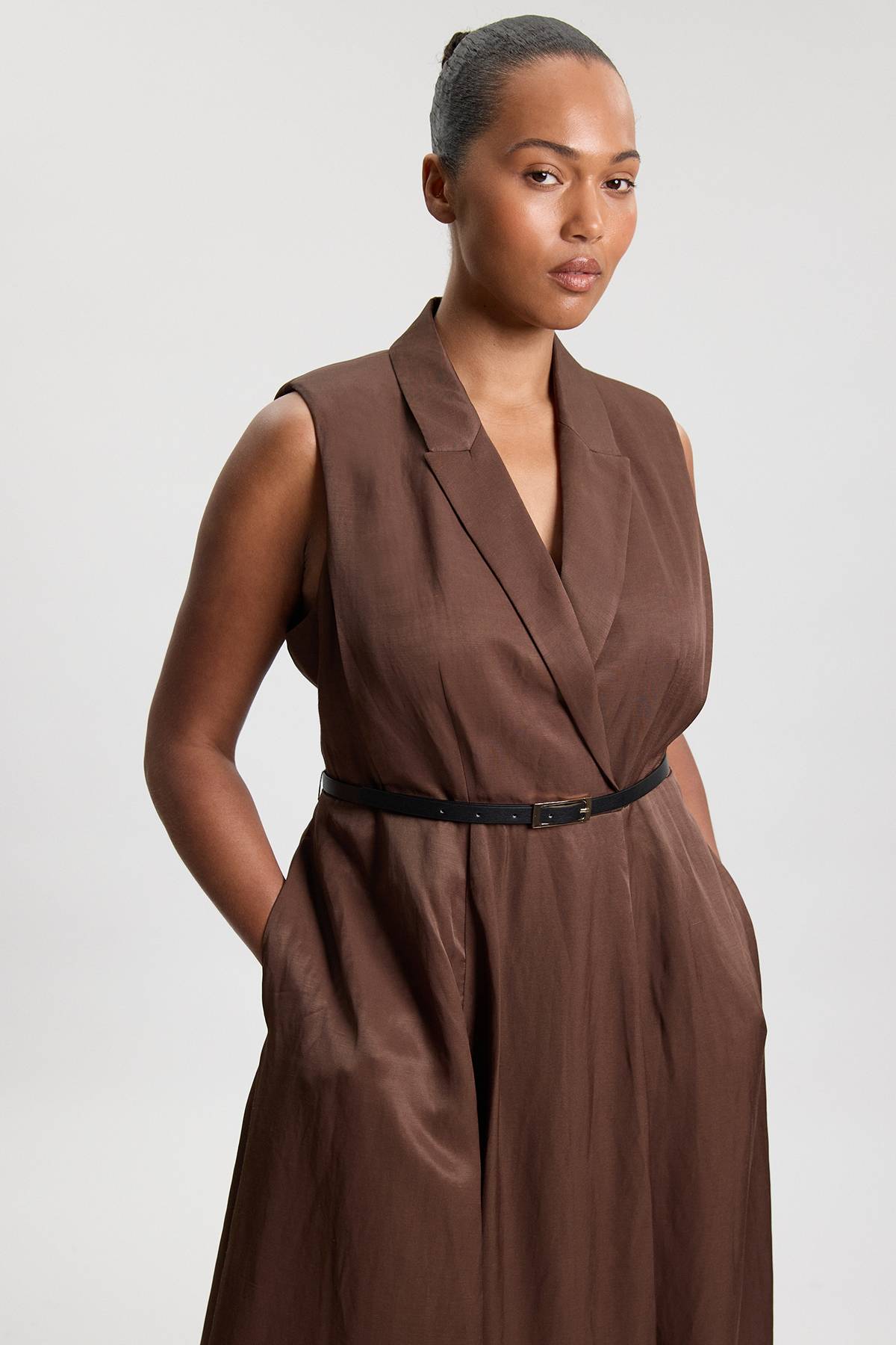 KarenMillen Robe Midi Grande Taille Évasée À Ceinture En Viscose Lin Premium Avec Col Tailleur