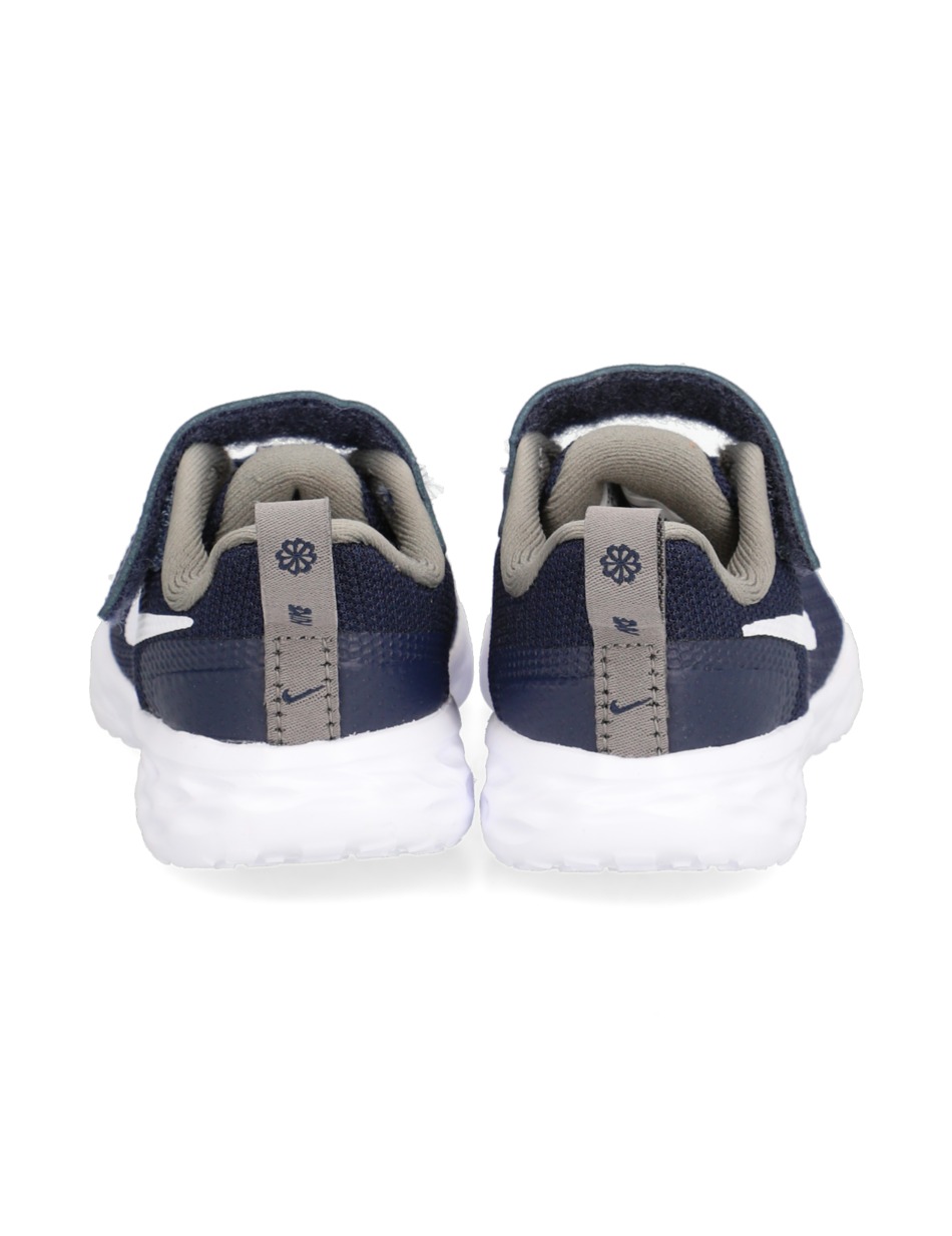 Nike Revolution 6