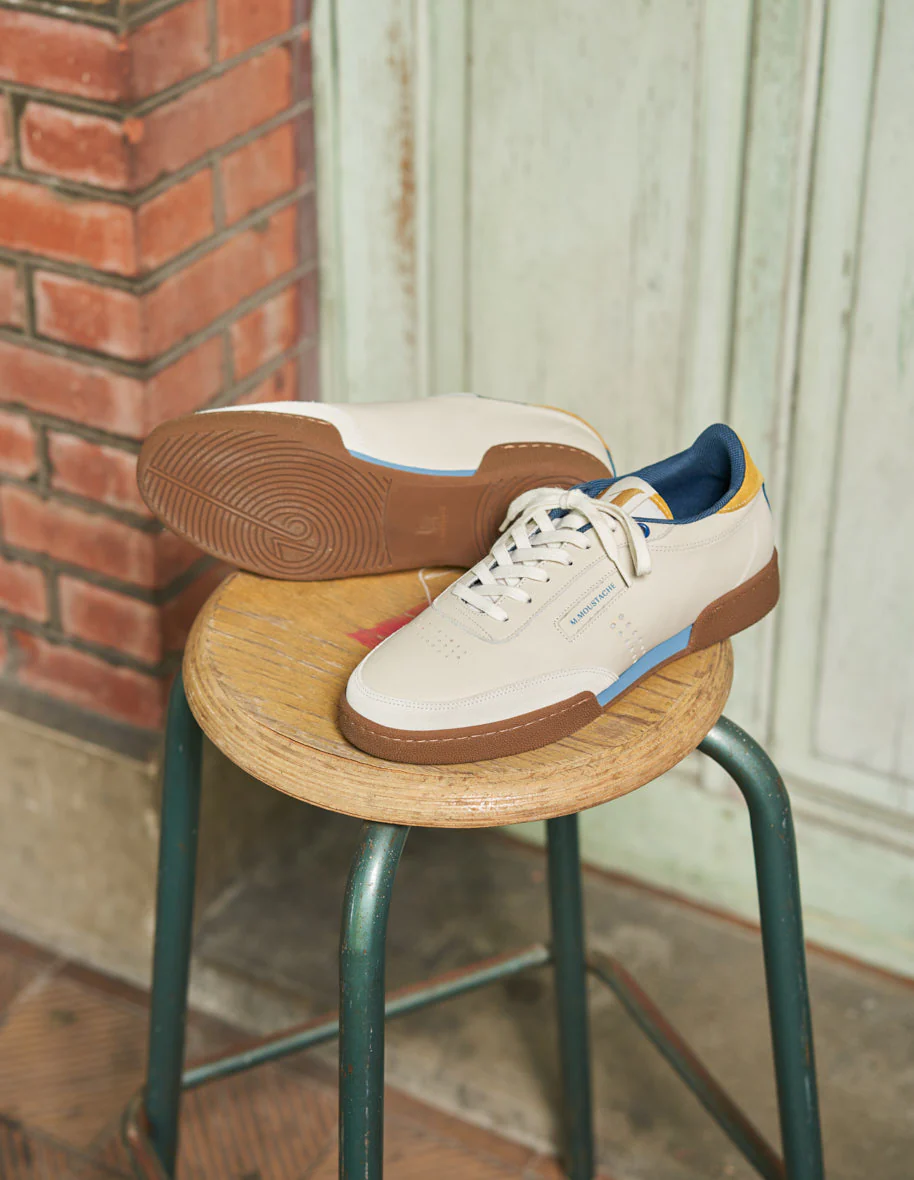 Baskets basses Anatole - Cuir écru, bleu et moutarde