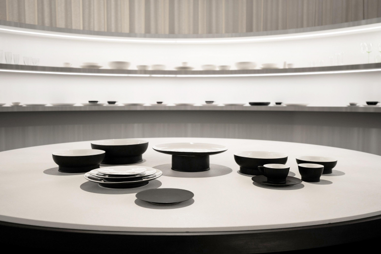 Serax Ra tableware by Ann Demeulemeester taartplateau Ø33 white