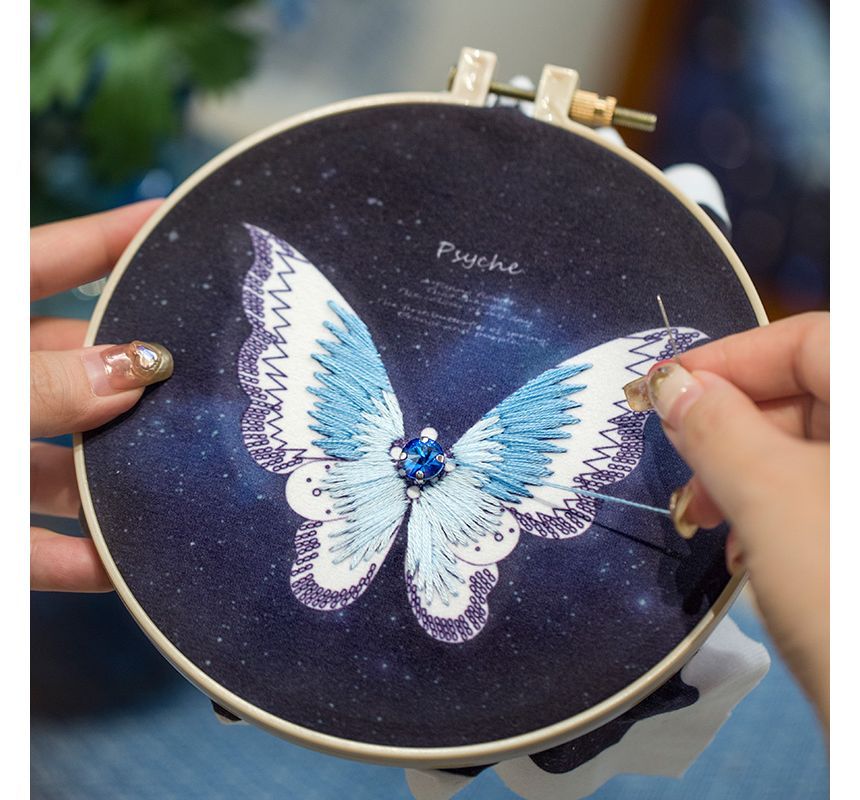 Embroidery Kingdom - DIY borduurpakket met vlinderframe-ornament (verschillende ontwerpen)