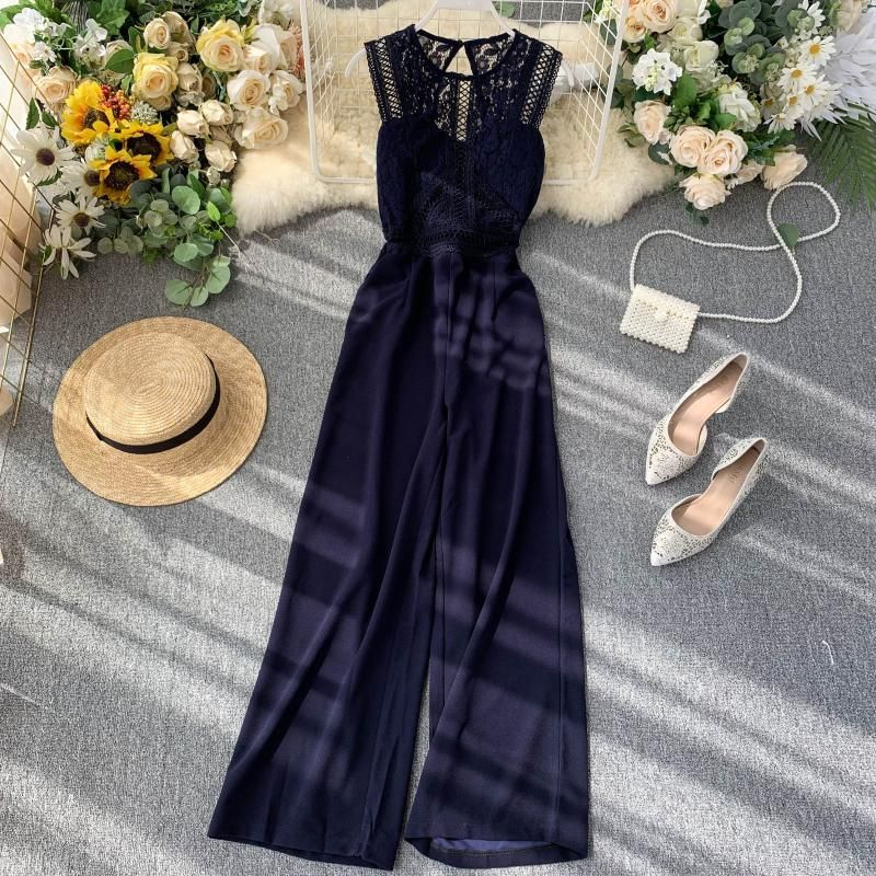 Lucuna - Mouwloze jumpsuit met kanten paneel