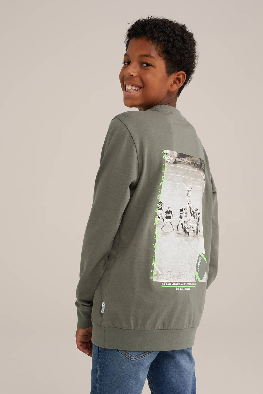WE Fashion longsleeve met backprint olijfgroen