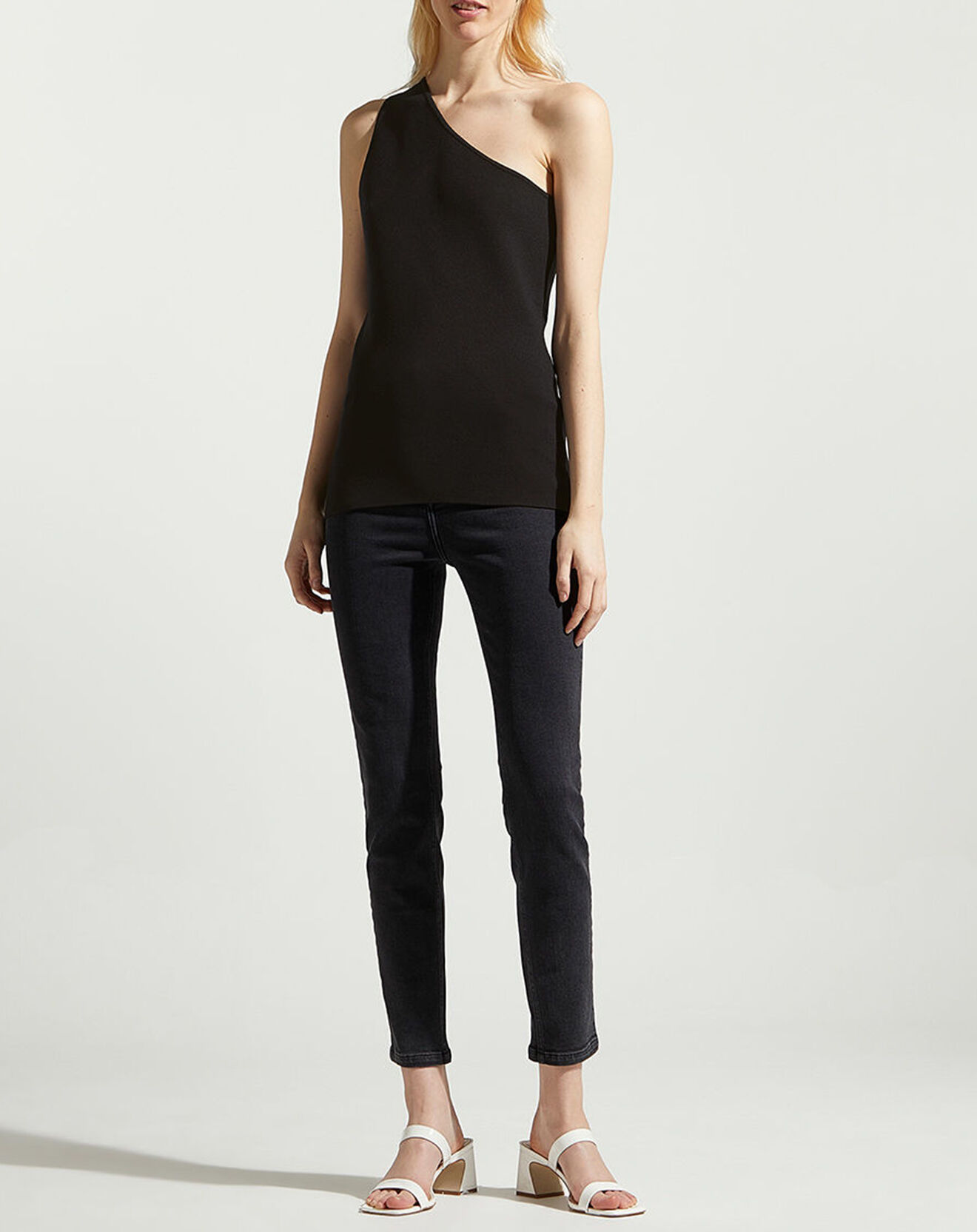 Galeries Lafayette Top ajusté Cut Out découpe noir