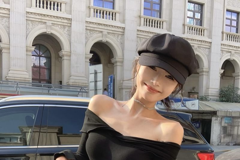 OUREA - Lange mouw off-shoulder effen mini A-lijn jurk