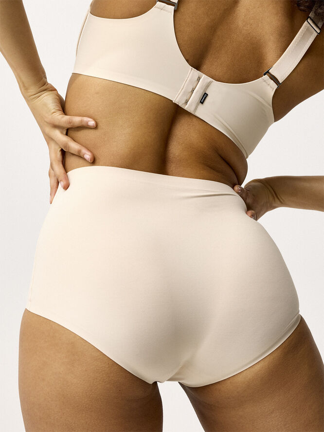Closely Brief the freedom high waist Beige