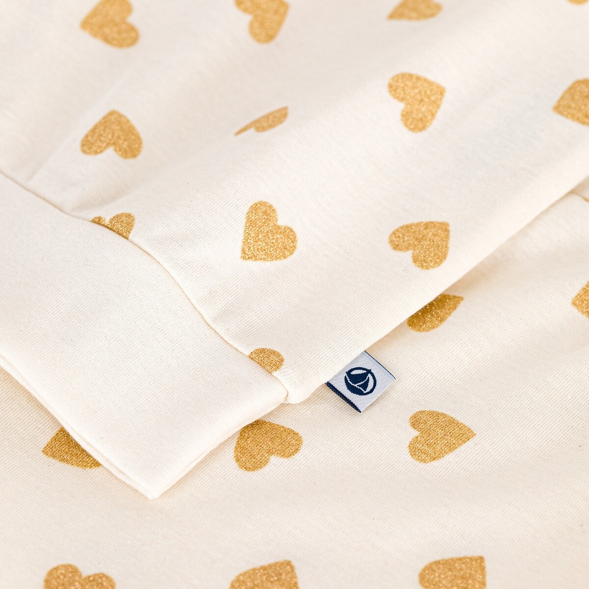 PETIT BATEAU<br>Pijamas com corações dourados