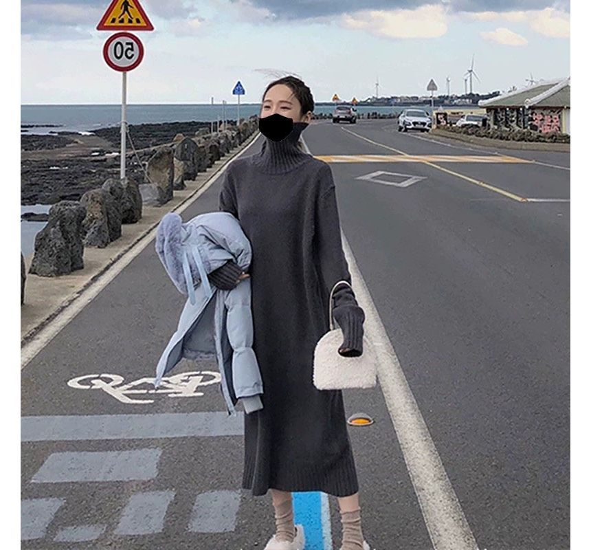 Klevy - Lange mouwen coltrui-jurk met effen midi-shift