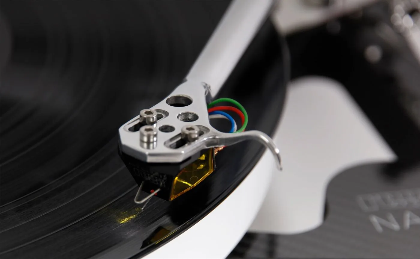 Rega Naia   cellule Aphelion 2 MC Platines vinyle hi-fi