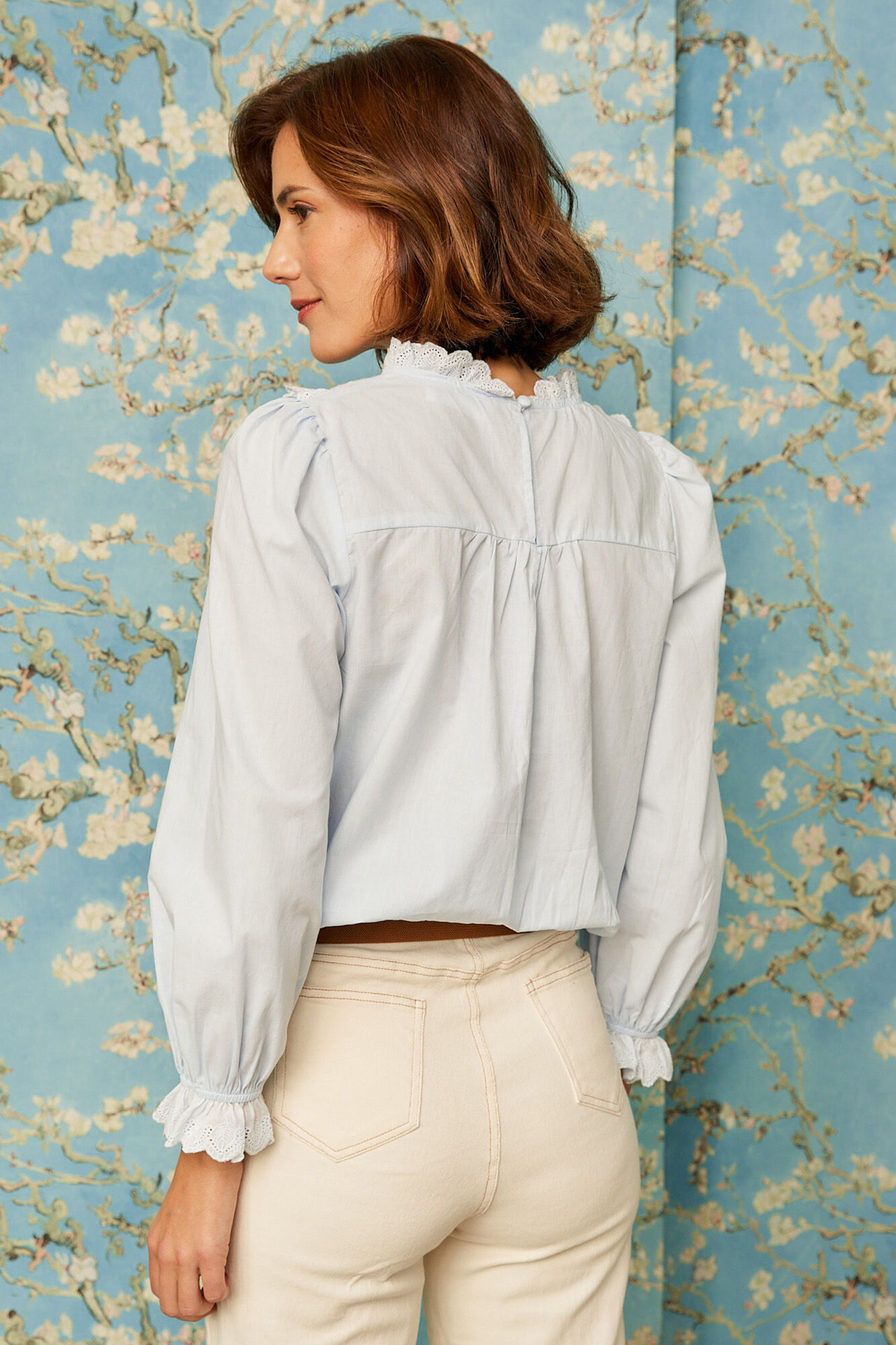 Blusa com bordado azul claro - Azul