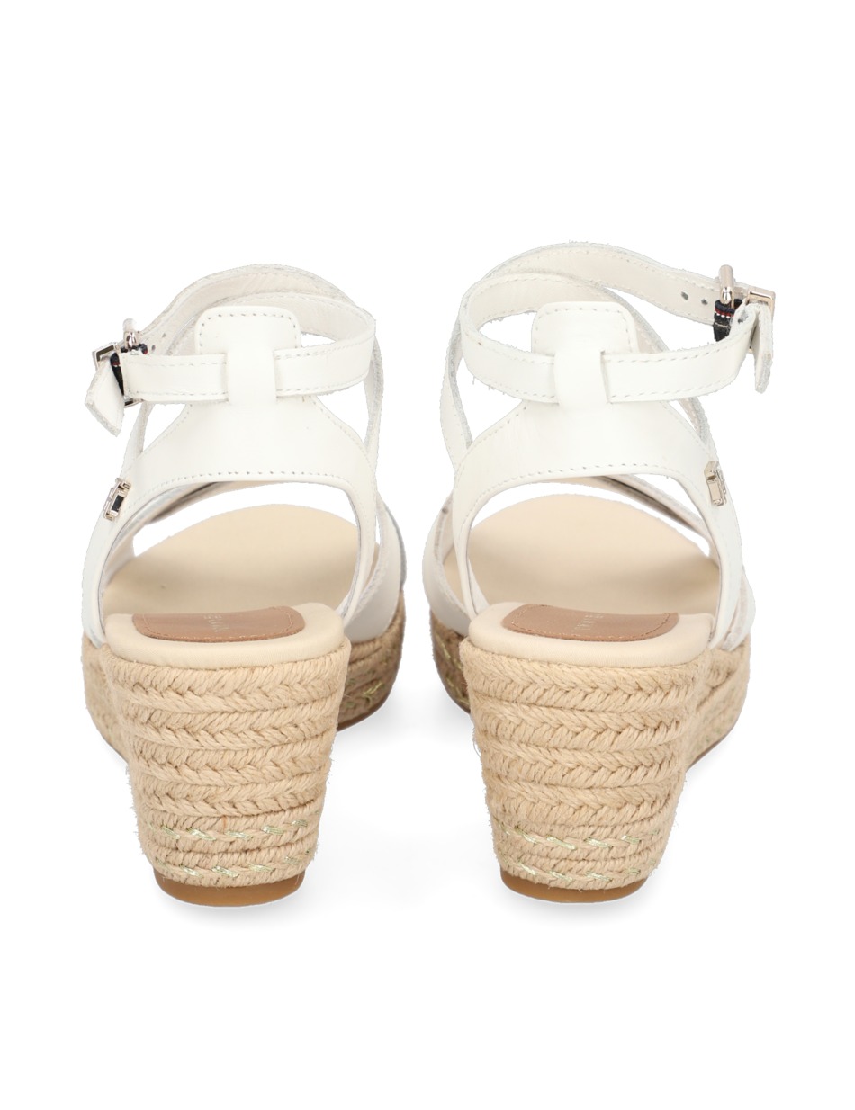 FEMININE LOW WEDGE SANDAL