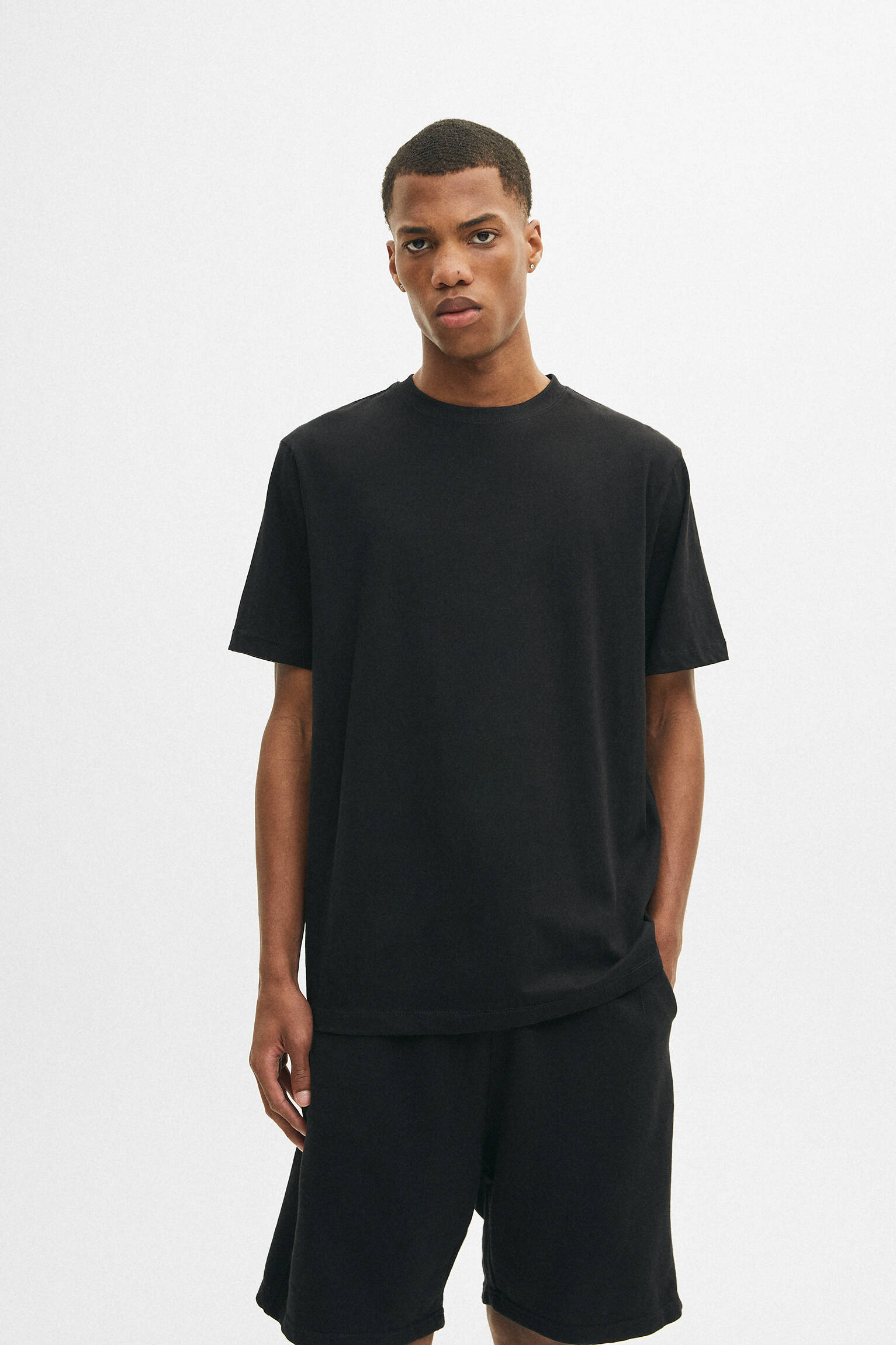 Conjunto Bermuda Jogger e Camiseta - Preto