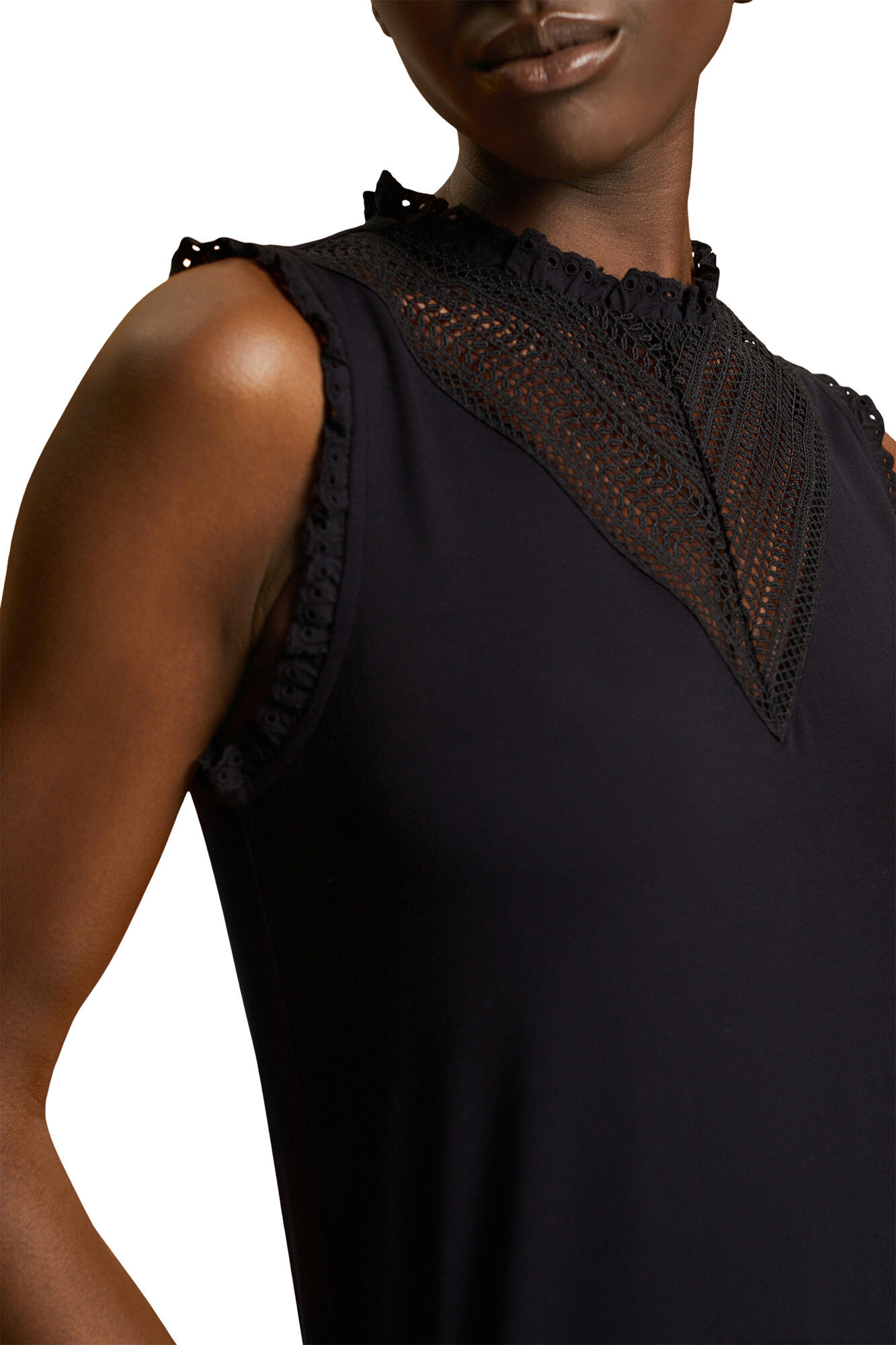 Blusa sem mangas com gola franzida em viscose - Preta